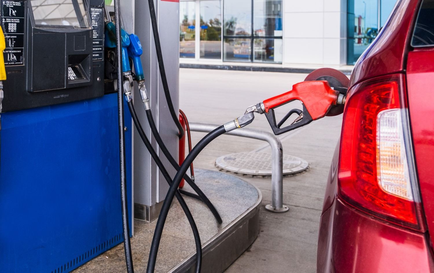 عێراق هاوردەکردنی بەنزین رادەگرێ؛ "دوایین کەشتی دەگاتە بەندەرەکان"