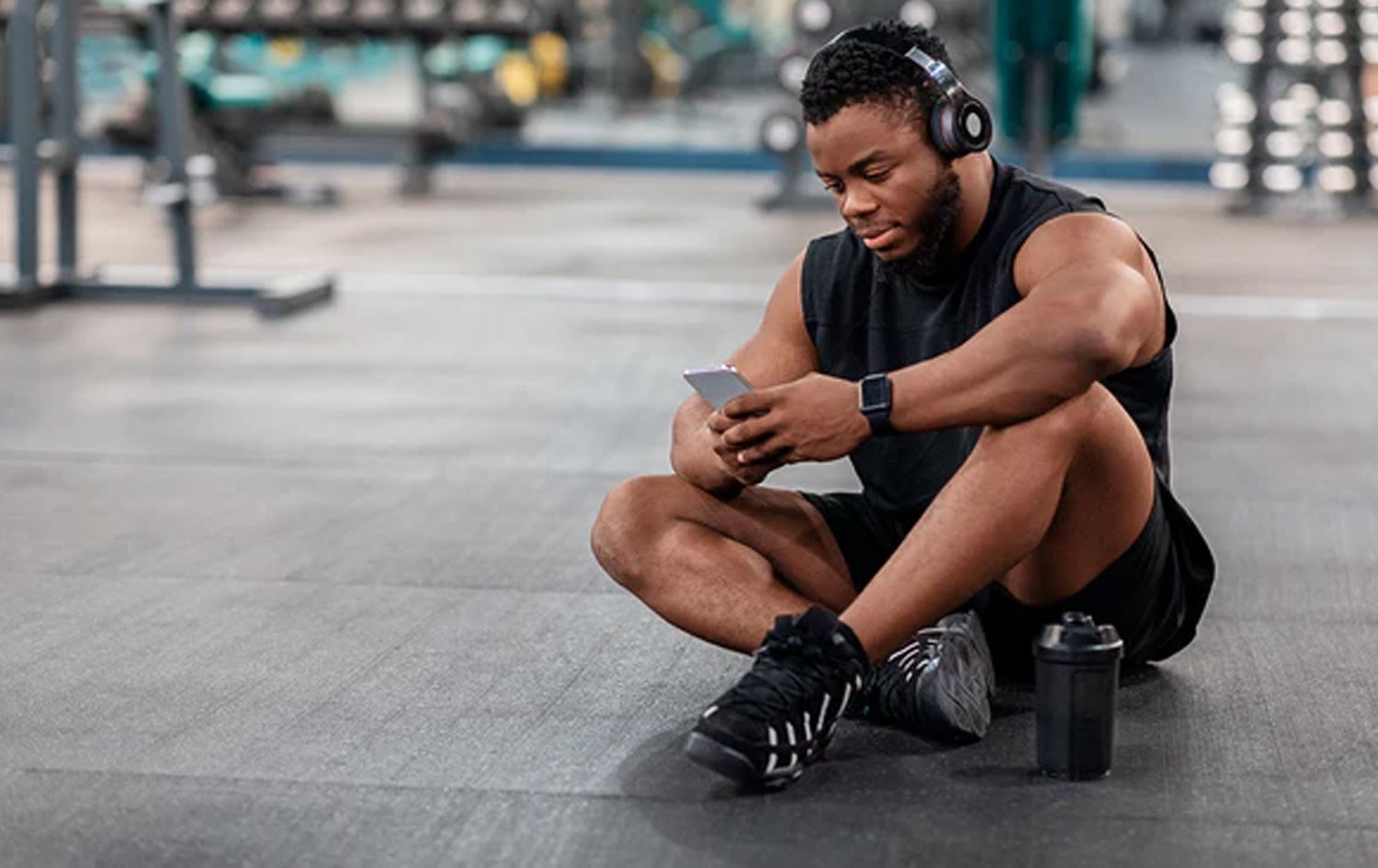 توێژینەوەیەک: سەیرکردنی سۆشیاڵ میدیاکان پێش وەرزش، کاریگەریی وەرزشەکە کەم دەکاتەوە