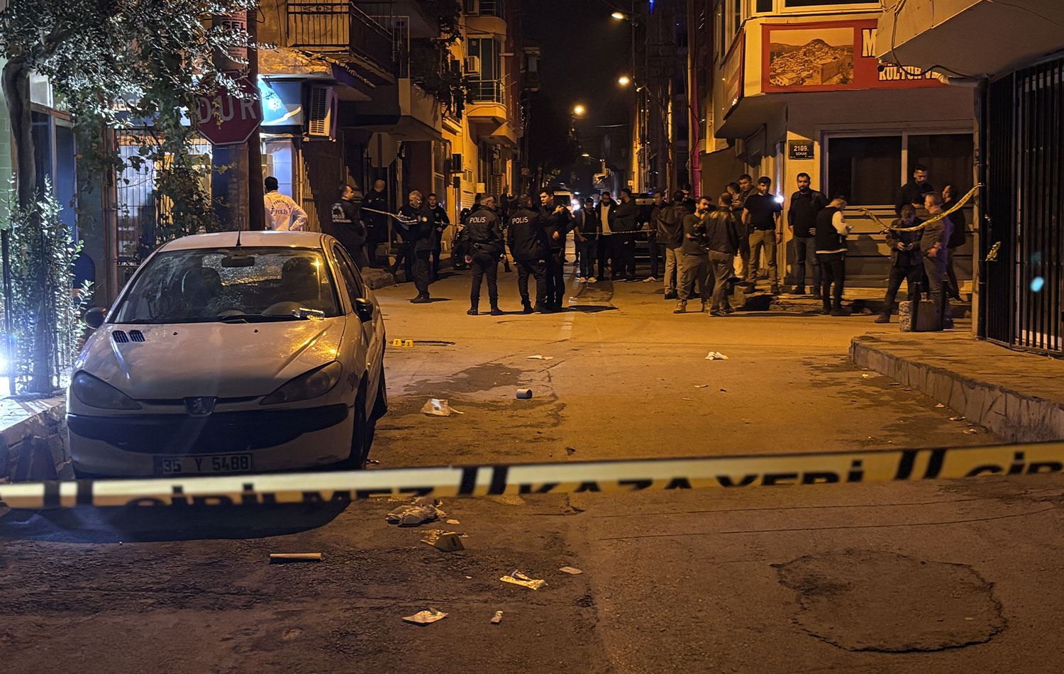 Olay yerine çok sayıda polis ekibi sevk edildi. / AA