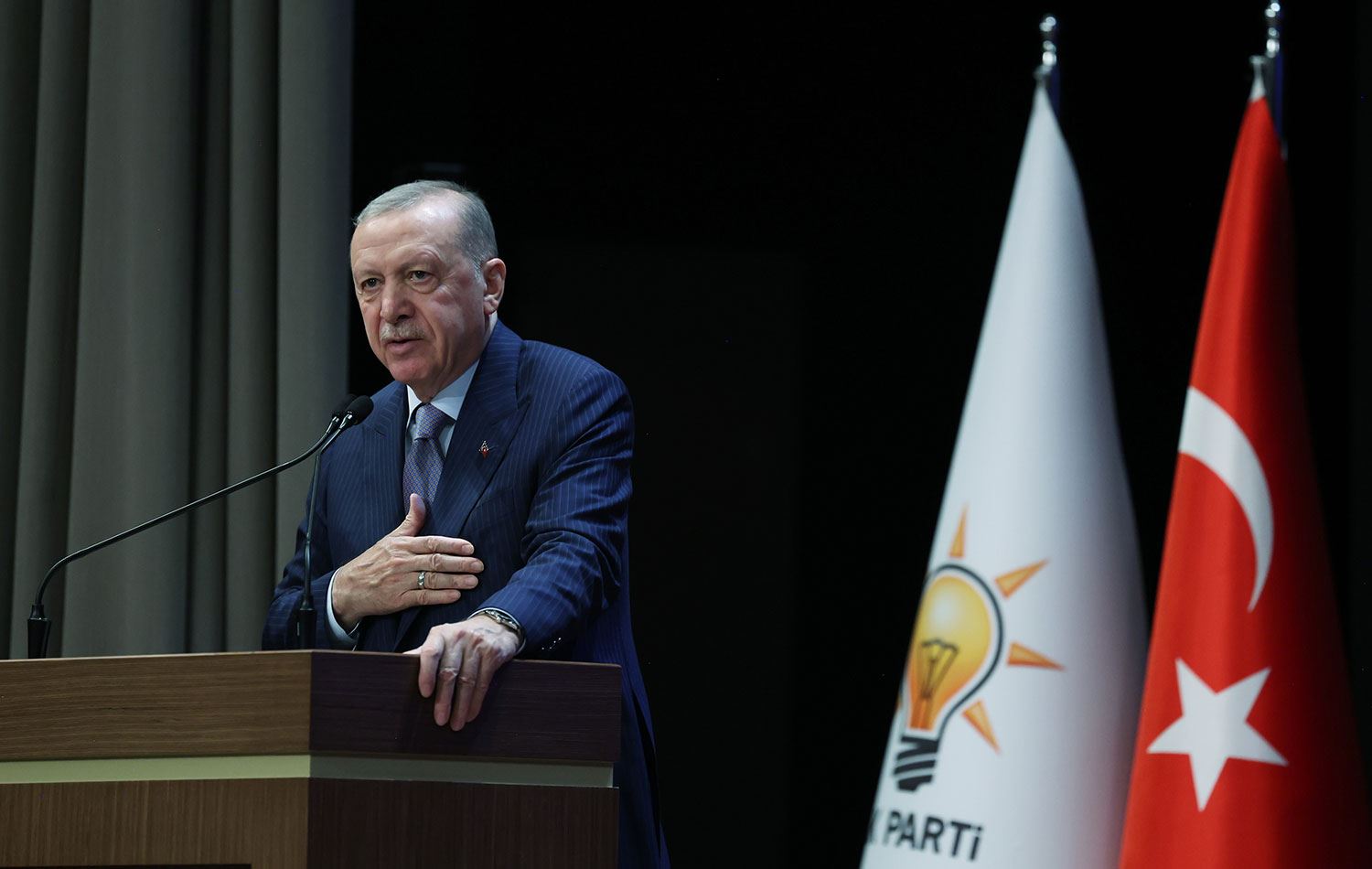 Türkiye Cumhurbaşkanı Erdoğan, AK Parti Kongre Merkezi'nde partisinin Genişletilmiş İl Başkanları Toplantısı'nda konuştu. / AA