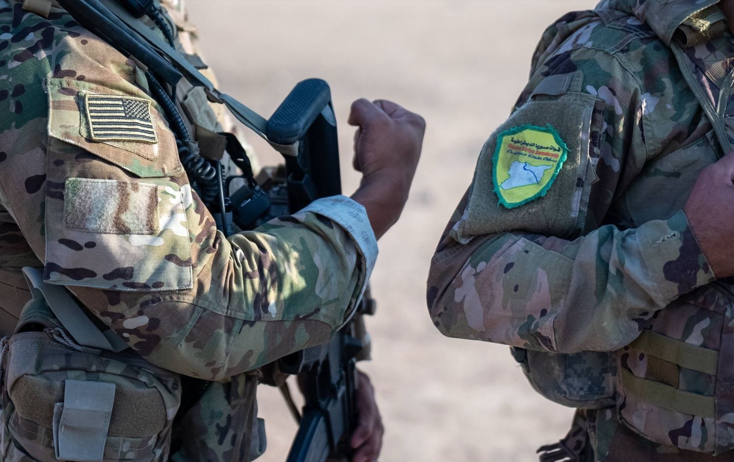 Leşkerekî Amerîkî û şervanekî HDSyê / Wêne: Arşîv