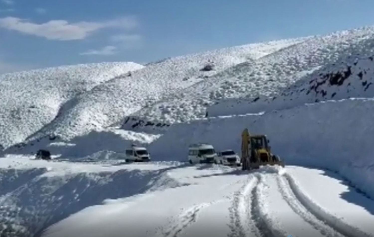 Muş'ta 14 köy yolu ulaşıma kapandı. / Foto: AA
