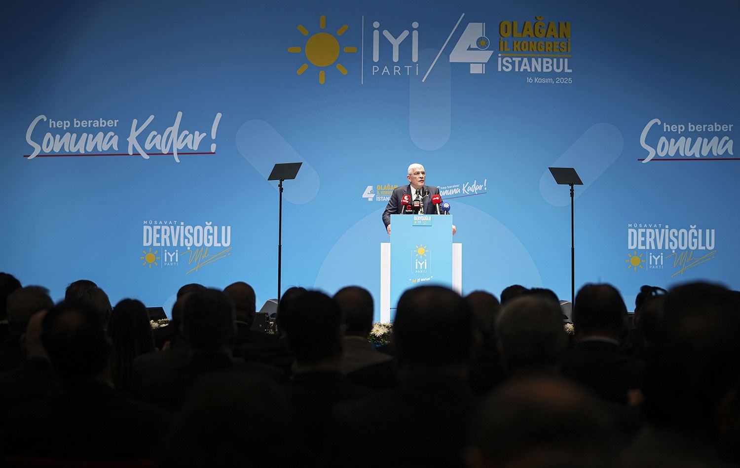 İYİ Parti Genel Başkanı Müsavat Dervişoğlu, partisinin İstanbul İl Kongresi'nde konuştu. / AA