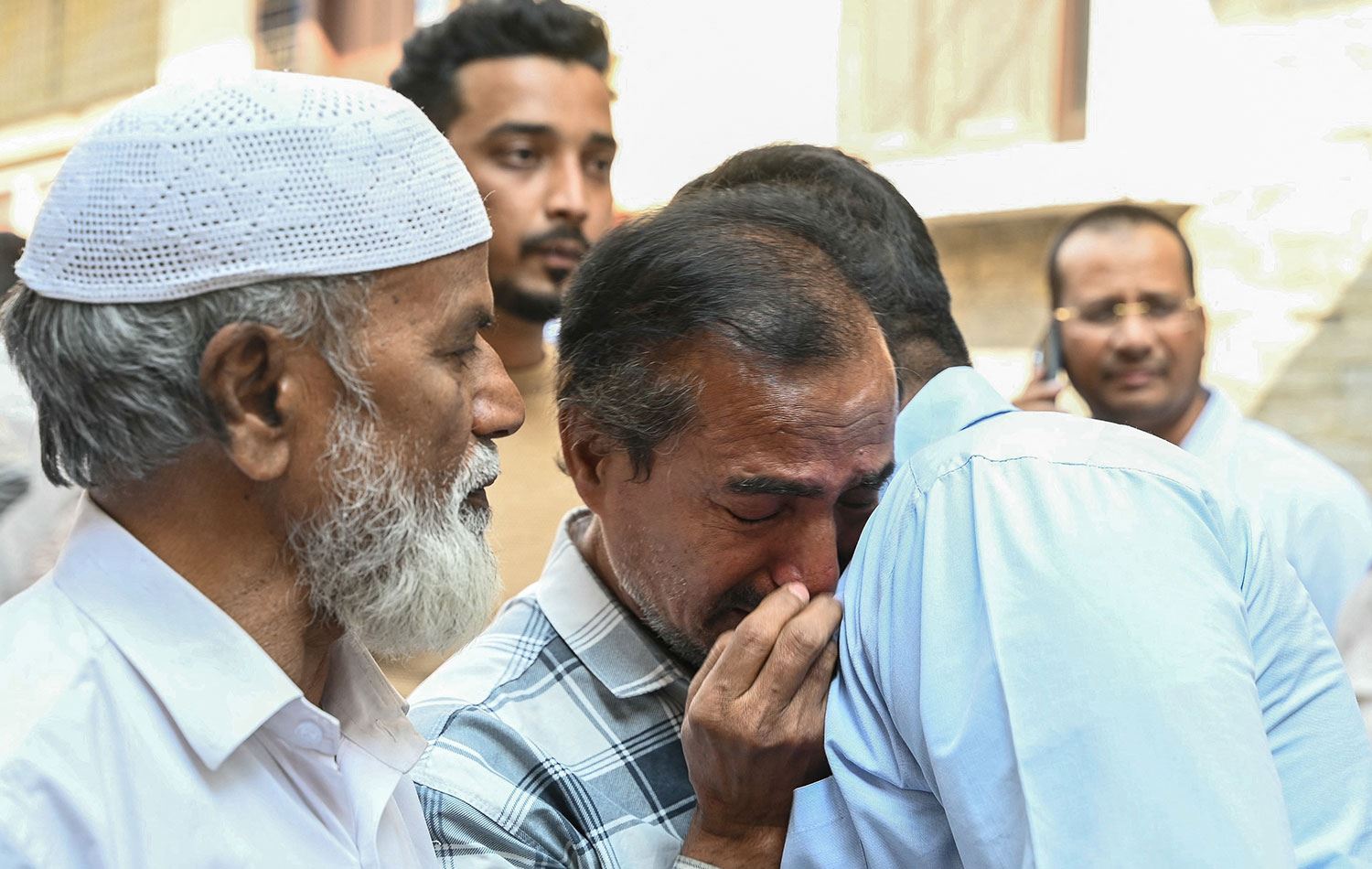 Kazada yakınlarını kaybedenler büyük üzüntü yaşadı / Foto: AFP