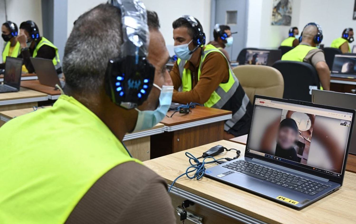 Irak Adalet Bakanlığı, ülkedeki ıslah kurumları tarihinde bir ilke imza atarak sesli ve görüntülü "elektronik görüşme" projesini hayata geçirdi. 