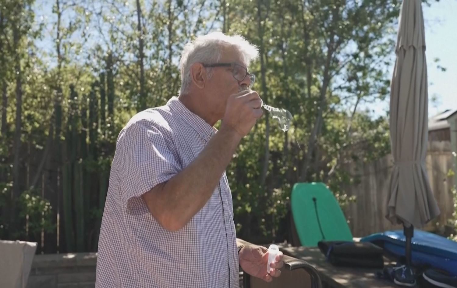 پیاوێکی بەساڵاچوو منداڵ بووەتەوە، چونکە هیچ بیرەوەرییەکی لەیادنەماوە