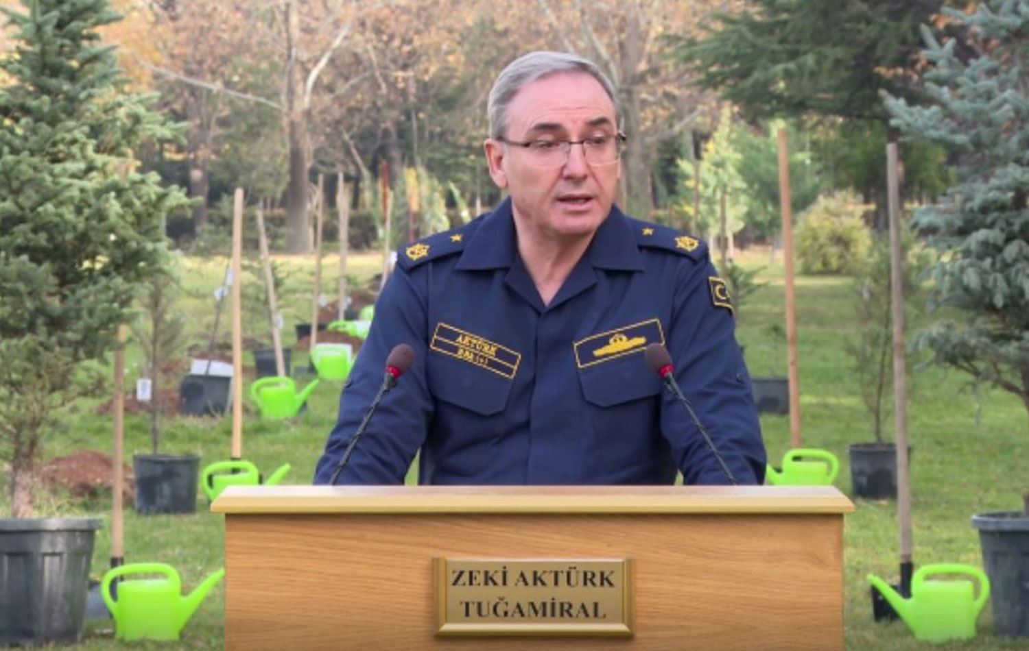 MSB Basın ve Halkla İlişkiler Müşaviri Tuğamiral Zeki Aktürk'ün basın açıklamasında bulundu. / AA 