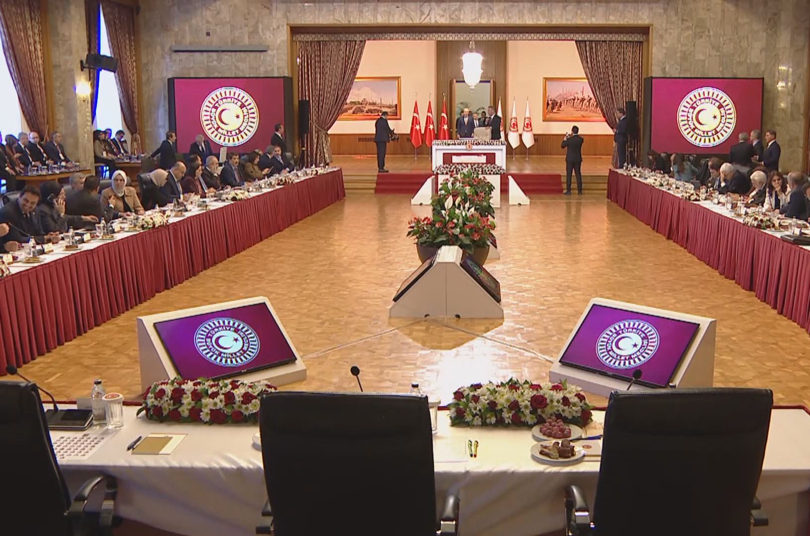 ئەگەر زۆرینەی ئەندامانی کۆمیسیۆنەکە دەنگ بدەن سەردانی ئیمڕاڵی دەکەن.