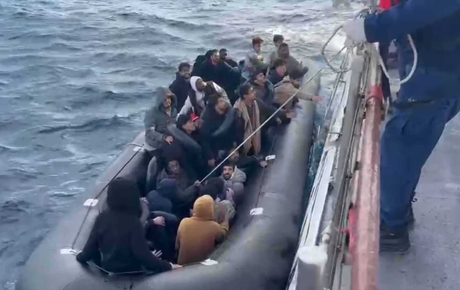 Koçberên ku hatine desteserkirin / Wêne: AA