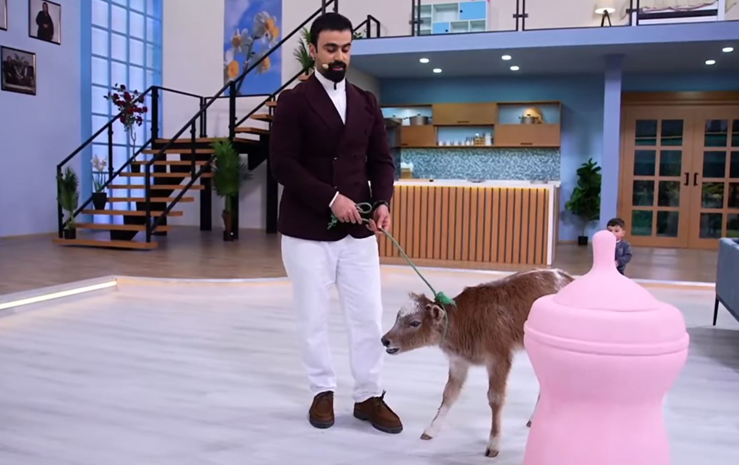 بەرنامەی دکتۆر ئاراس؛ شیری قوتوو هی منداڵ نییە و هی گوێرەکەیە