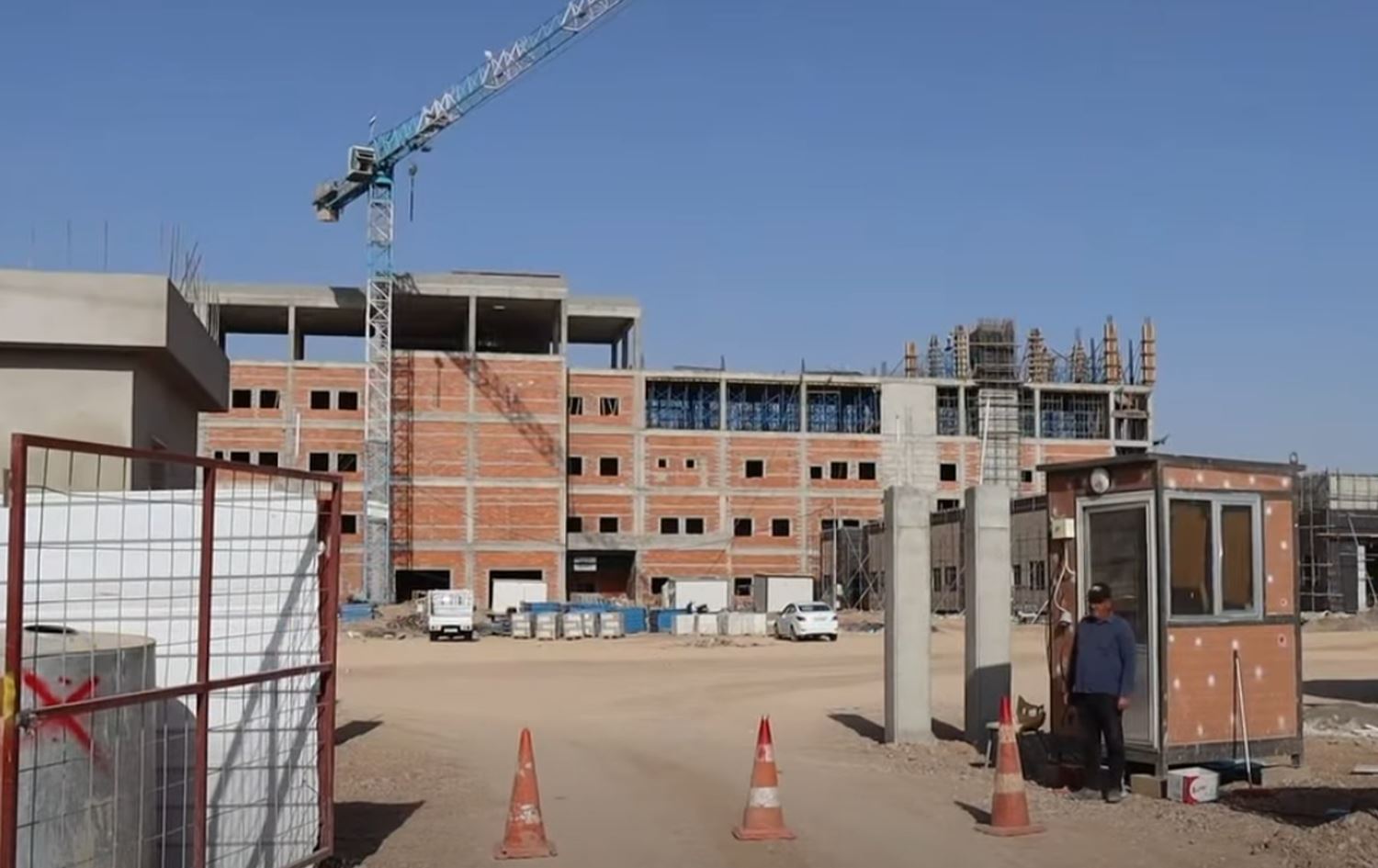 مستشفى سعة 100 سرير في بعشيقة