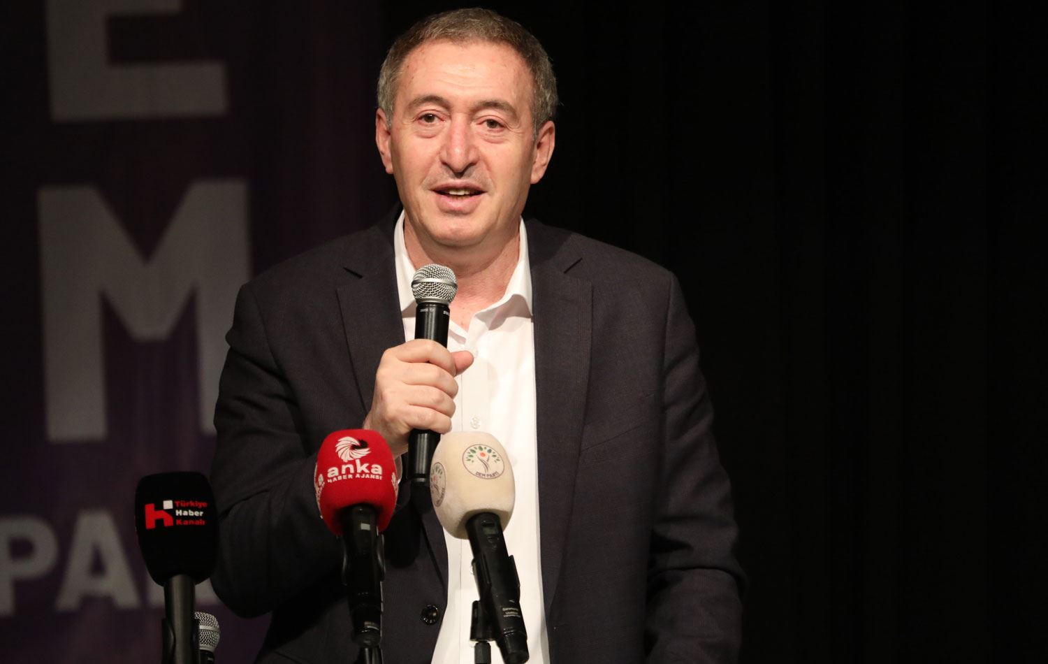 DEM Parti Eş Genel Başkanı Tuncer Bakırhan Erzurum'da konuştu. / Foto: DEM Parti X hesabı