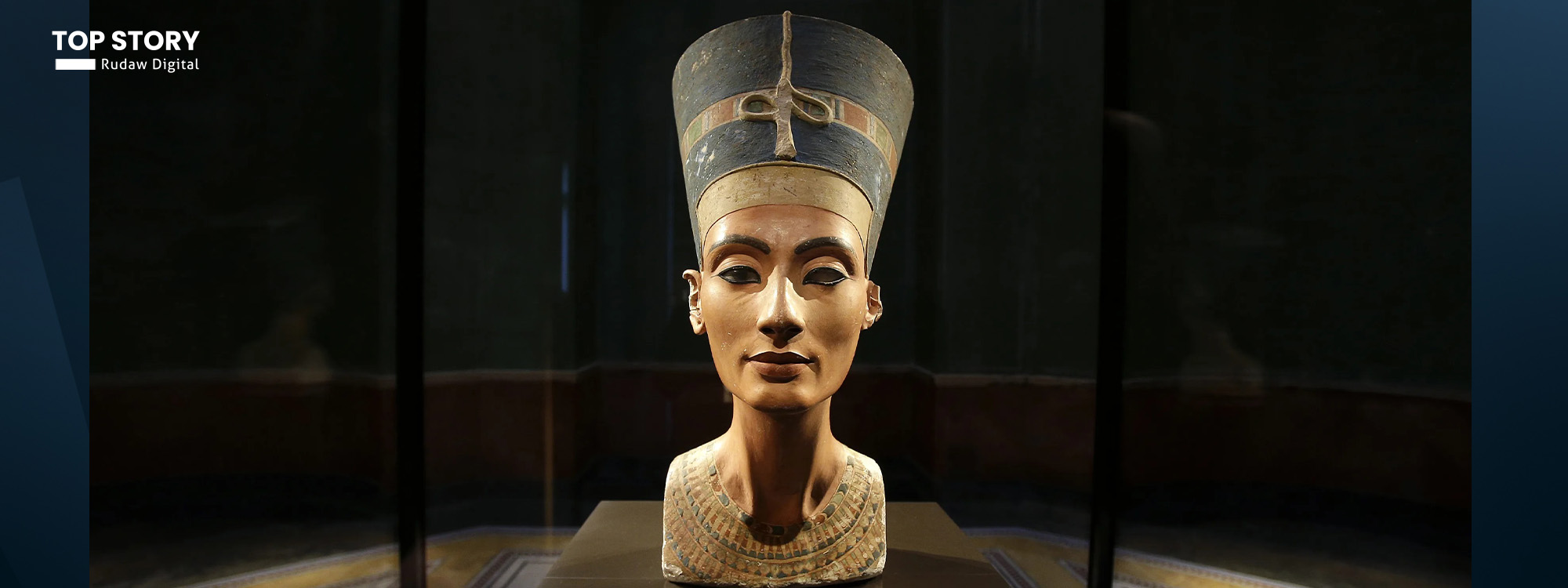 نصف تمثال للملكة "نفرتيتي" 