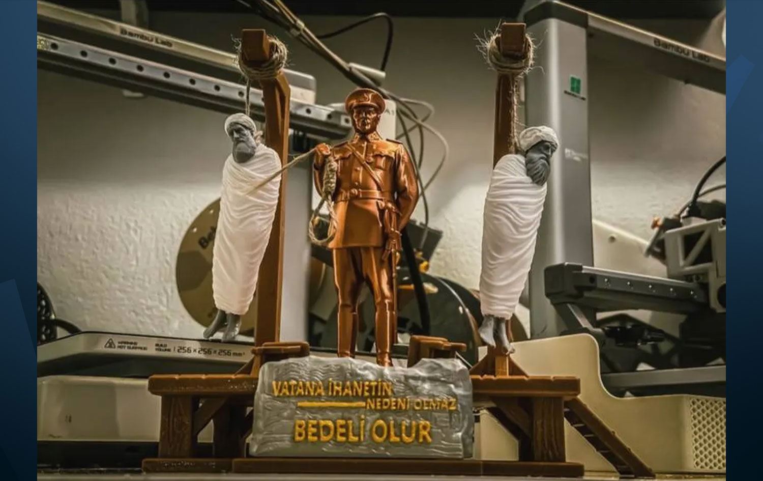 Ticaret Bakanlığı, bir e-ticaret platformunda satışa sunulan ve Kürt toplumunun dini-manevi değerlerini hedef alan maketin satışını durdurdu, ürünle ilgili inceleme başlattı.