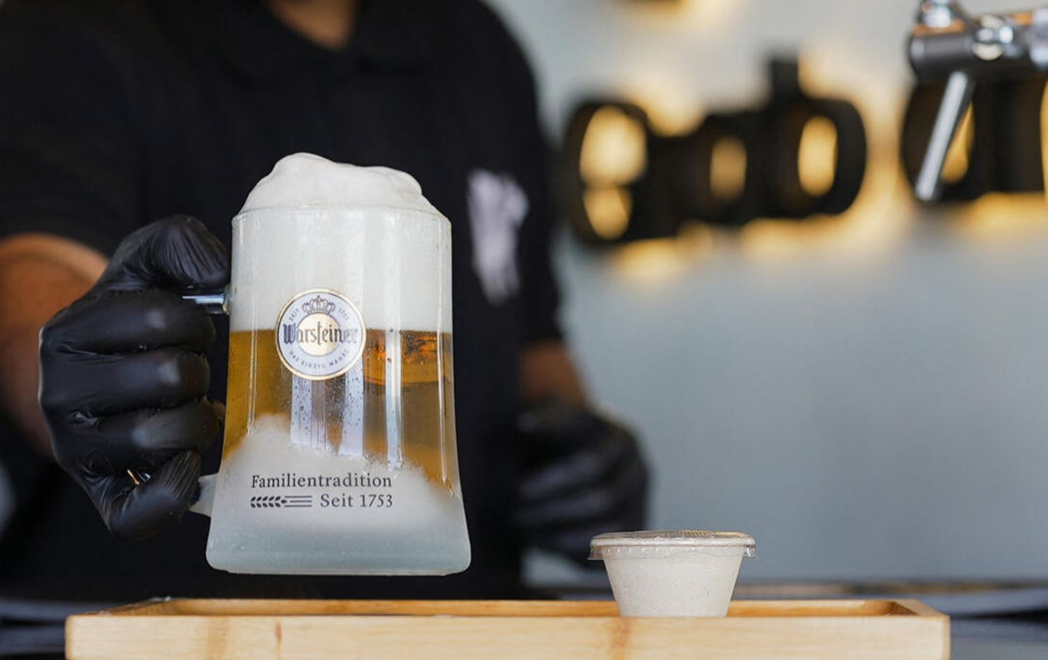 سعودیە فرۆشگەی زیاتری خواردنەوە کحولییەکان دەکاتەوە