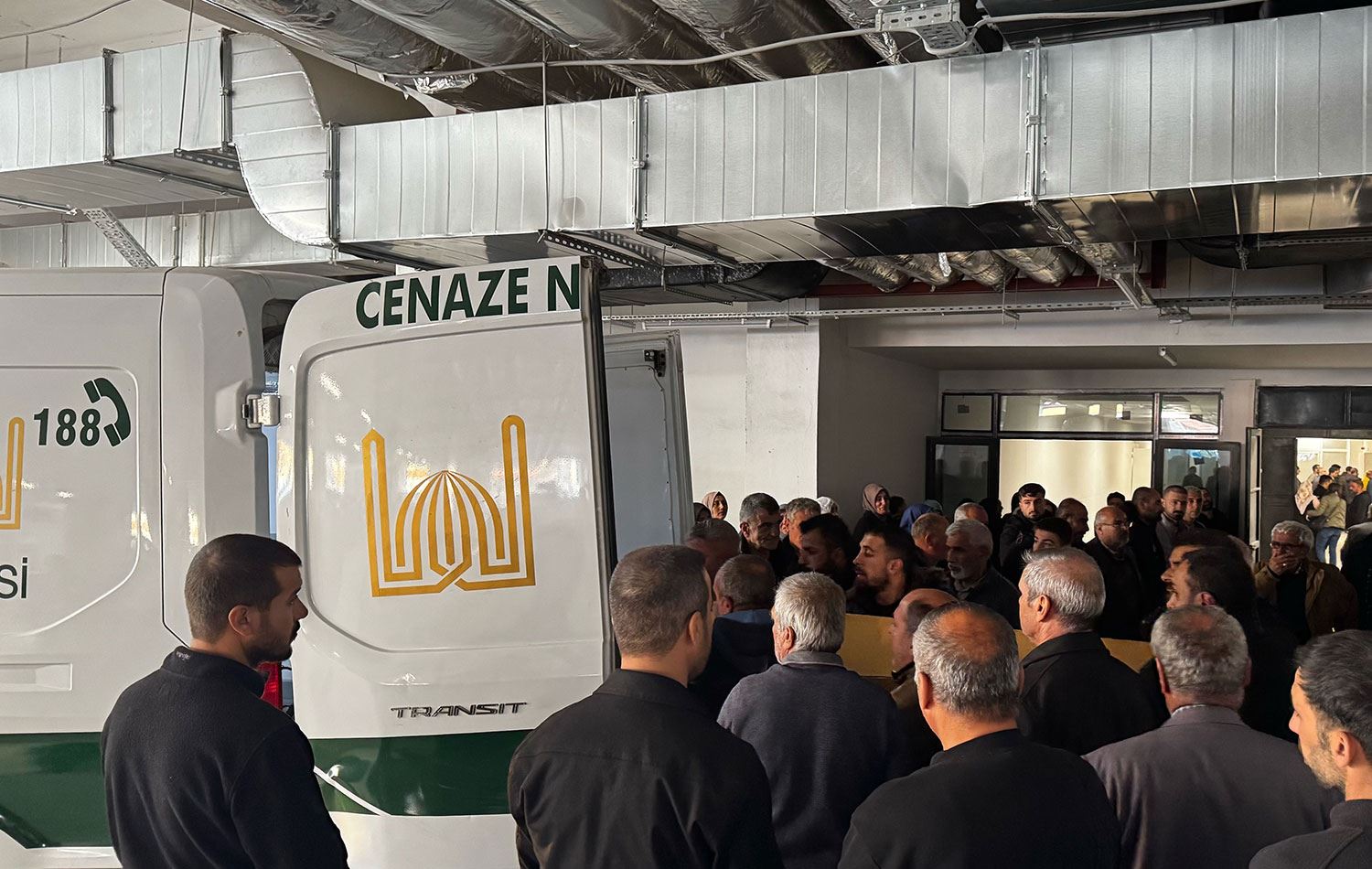 Otopsinin ardından anne ve kızının cenazesi yakınları tarafından teslim alındı. / AA