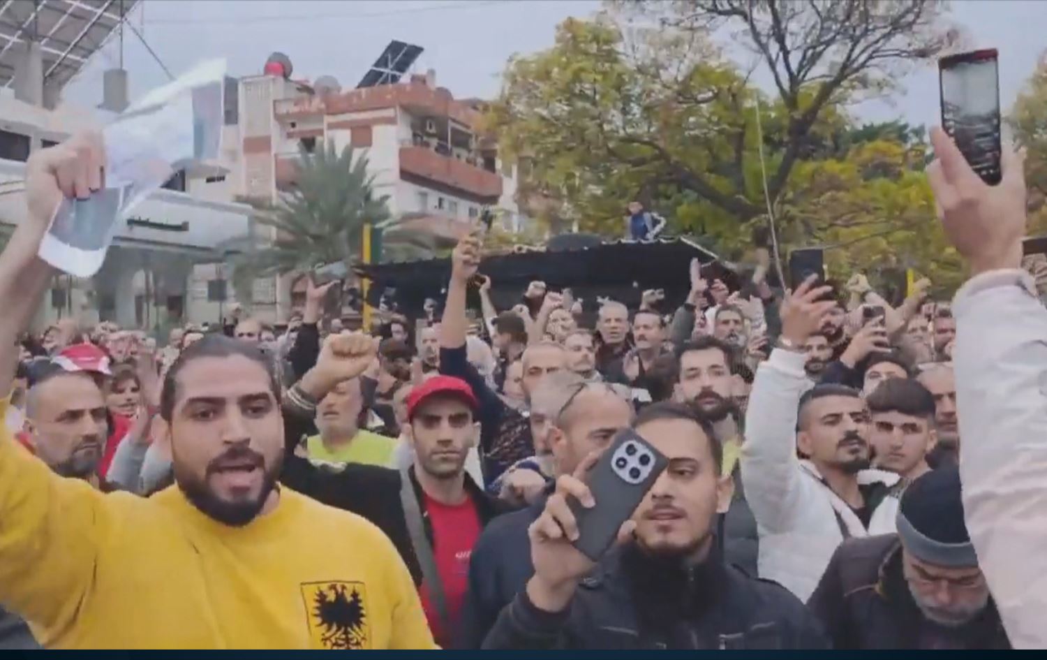 Xwenîşandanan li Laziqiyeyê / Wêne: Ji dîmenan hatiye girtin