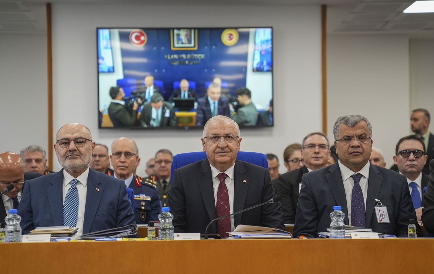 Türkiye Milli Savunma Bakanlığı'nın 2026 yılı bütçesinin görüşmeleri başladı. Milli Savunma Bakanı Yaşar Güler (ortada), bakanlığının 2026 yılı bütçe görüşmelerine katıldı. / AA