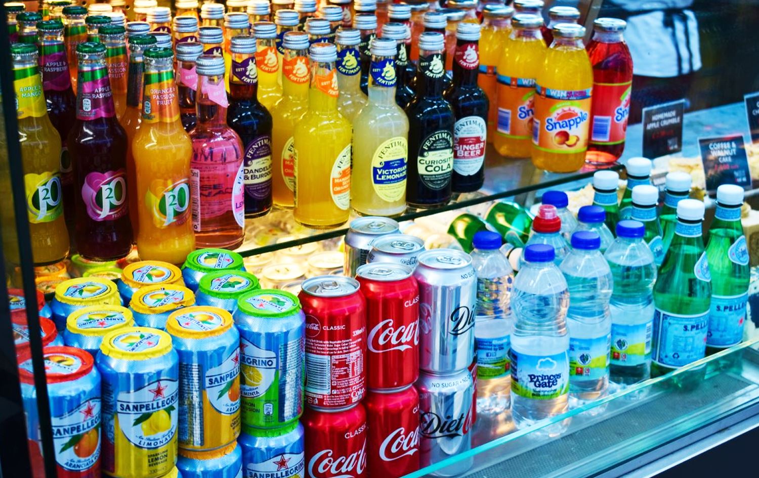 لە بەریتانیا شەکری نێو خواردنەوە شیرین و گازییەکان ''بۆ رێگری لە قەڵەوی'' کەم دەکرێتەوە