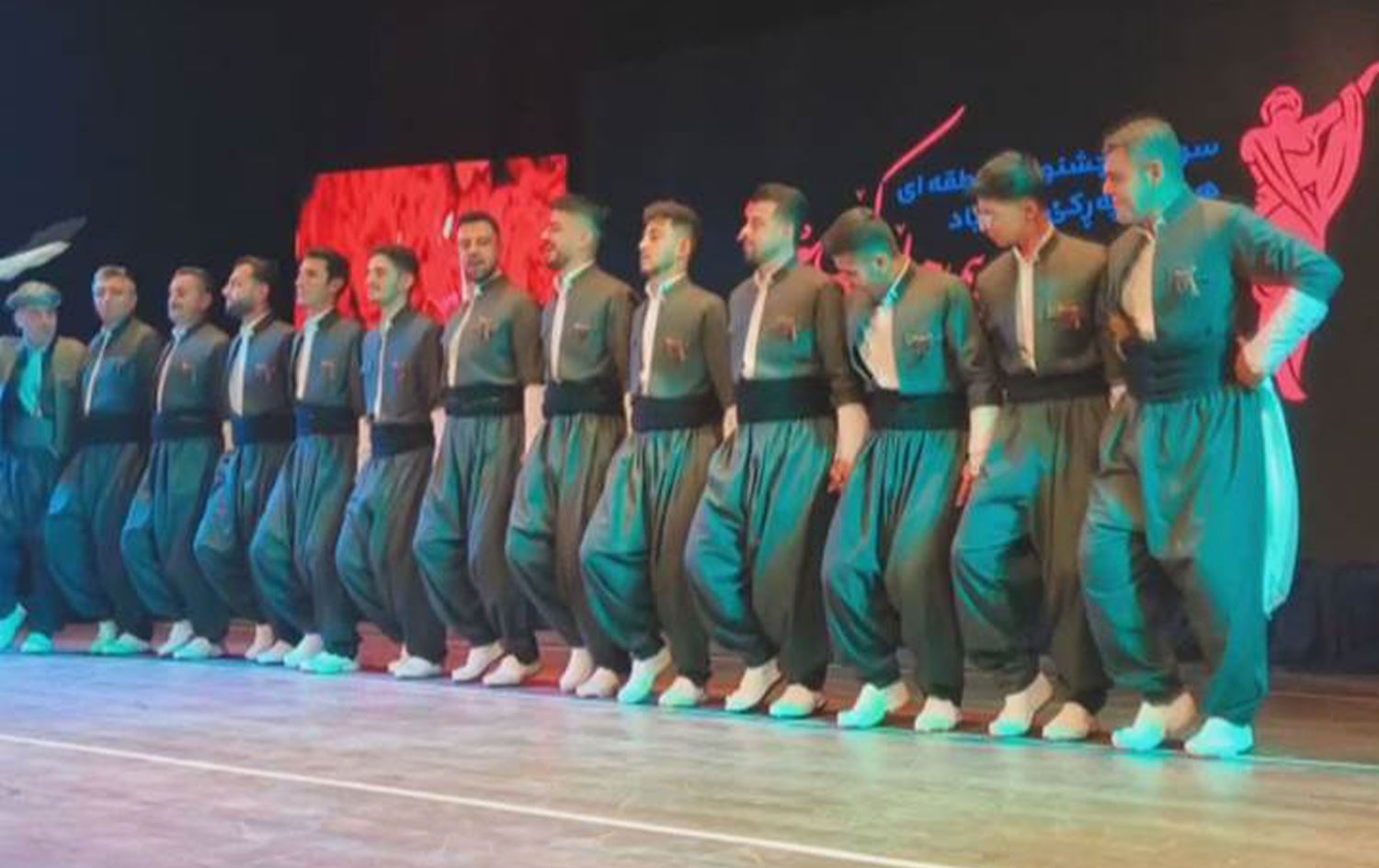 Mahabad’da kültür şöleni: 3. Halay Festivali renkli görüntülerle başladı