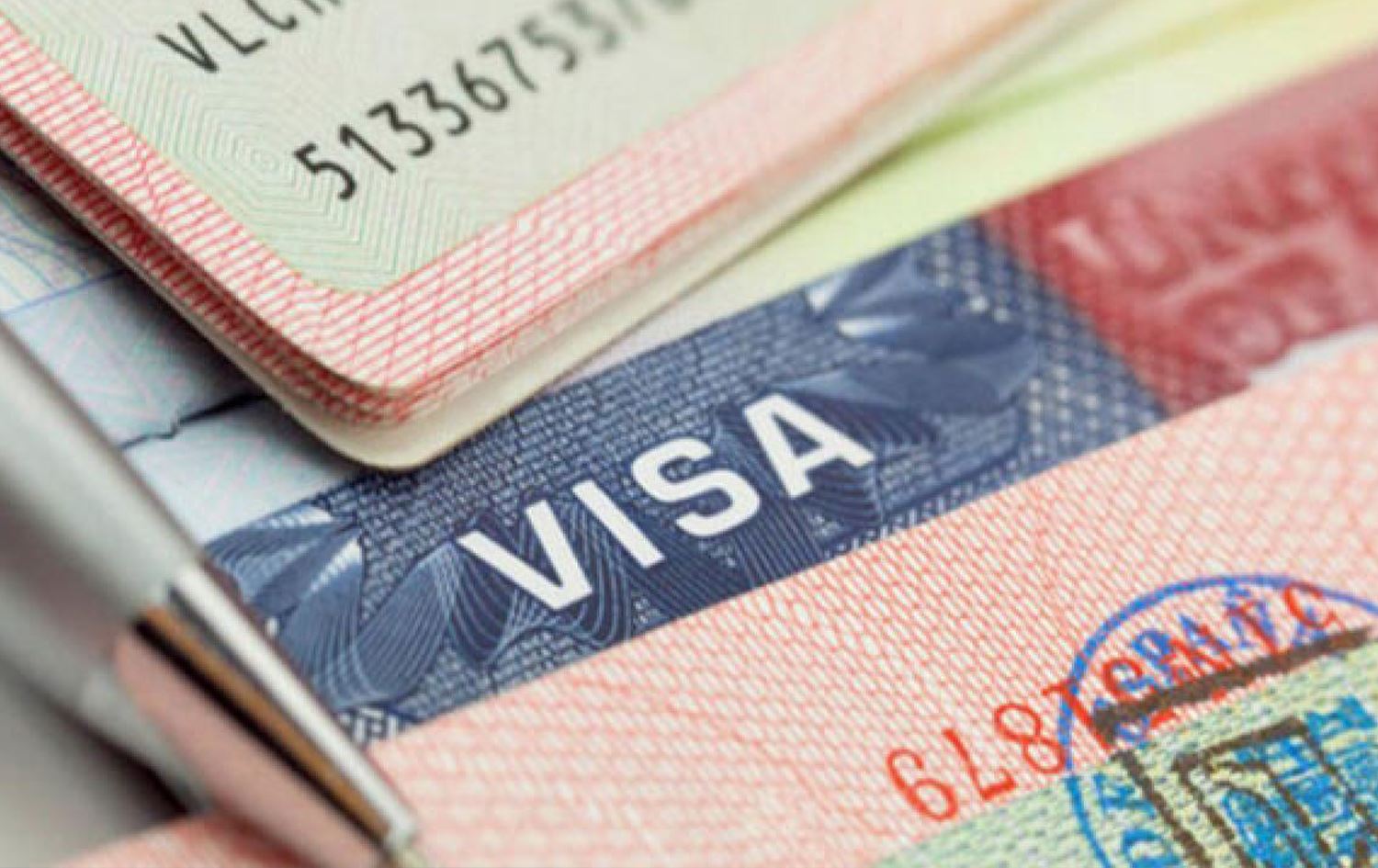 ABD Vatandaşlık ve Göçmenlik Hizmetleri (USCIS), 19 ülkeden gelen kişilerin yeşil kart (green card) statüsünün "kapsamlı bir şekilde" yeniden inceleneceğini açıkladı.