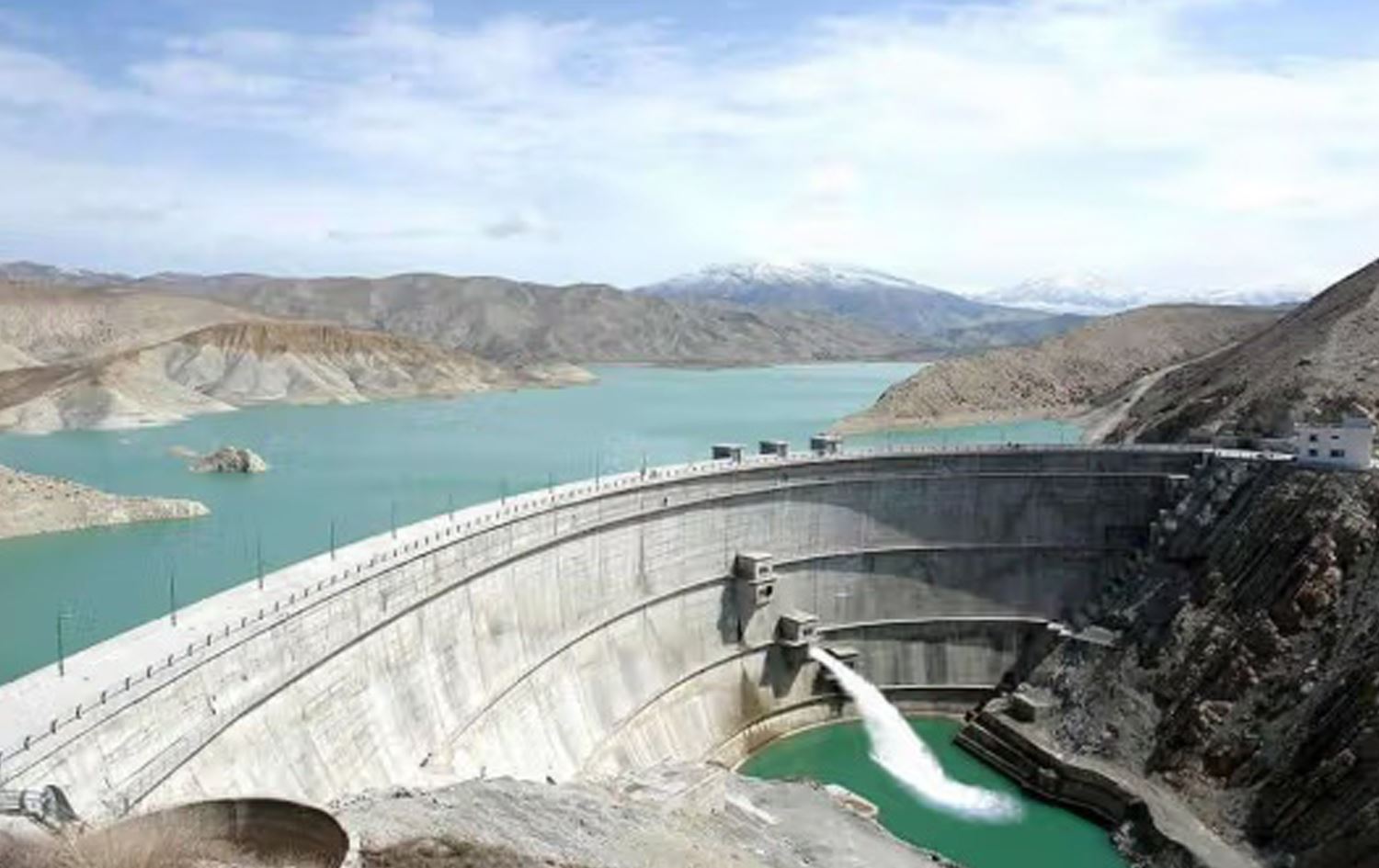 بەهۆی وشکەساڵییەوە ئێران بەرهەمهێنانی کارەبا لە گەورەترین بەنداوی وڵاتەکەی رادەگرێت