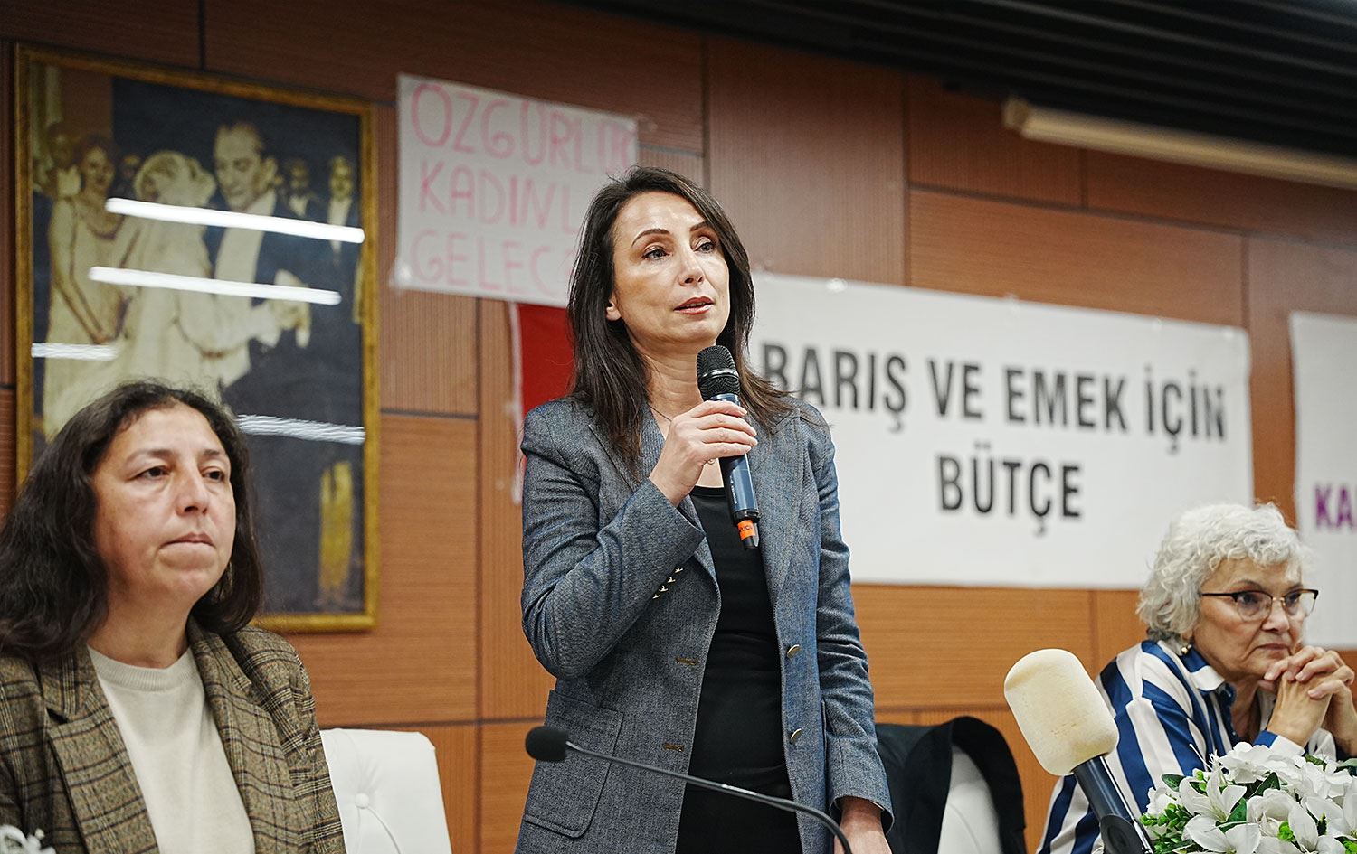 DEM Parti Eş Genel Başkanı Tülay Hatimoğulları, Çanakkale’de konuştu / Foto: AA