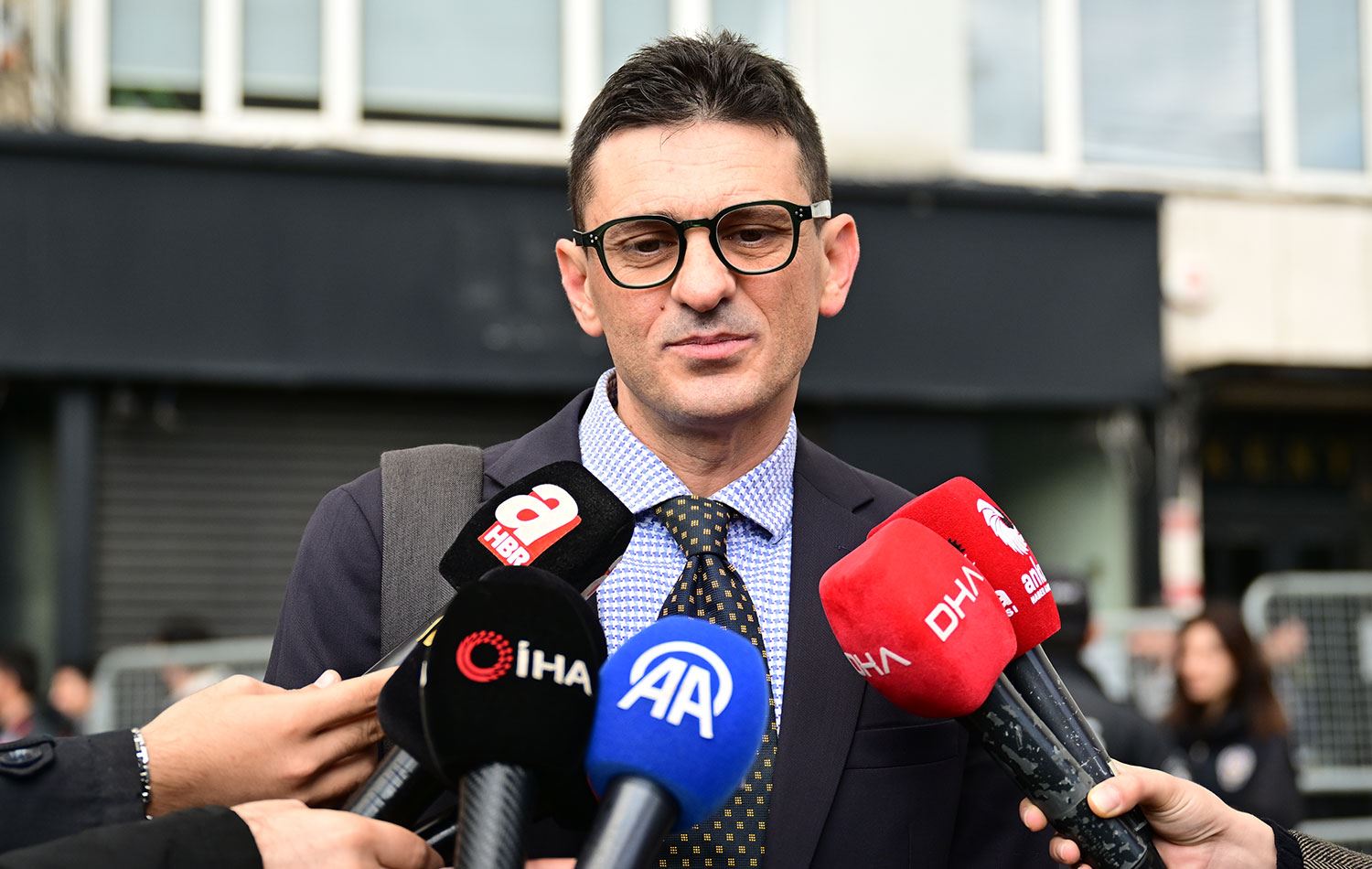 Ahmet Minguzzi'nin babası Andrea Minguzzi Papa 14. Leo ile görüşmenin ardından gazetecilere açıklamalarda bulundu. / AA