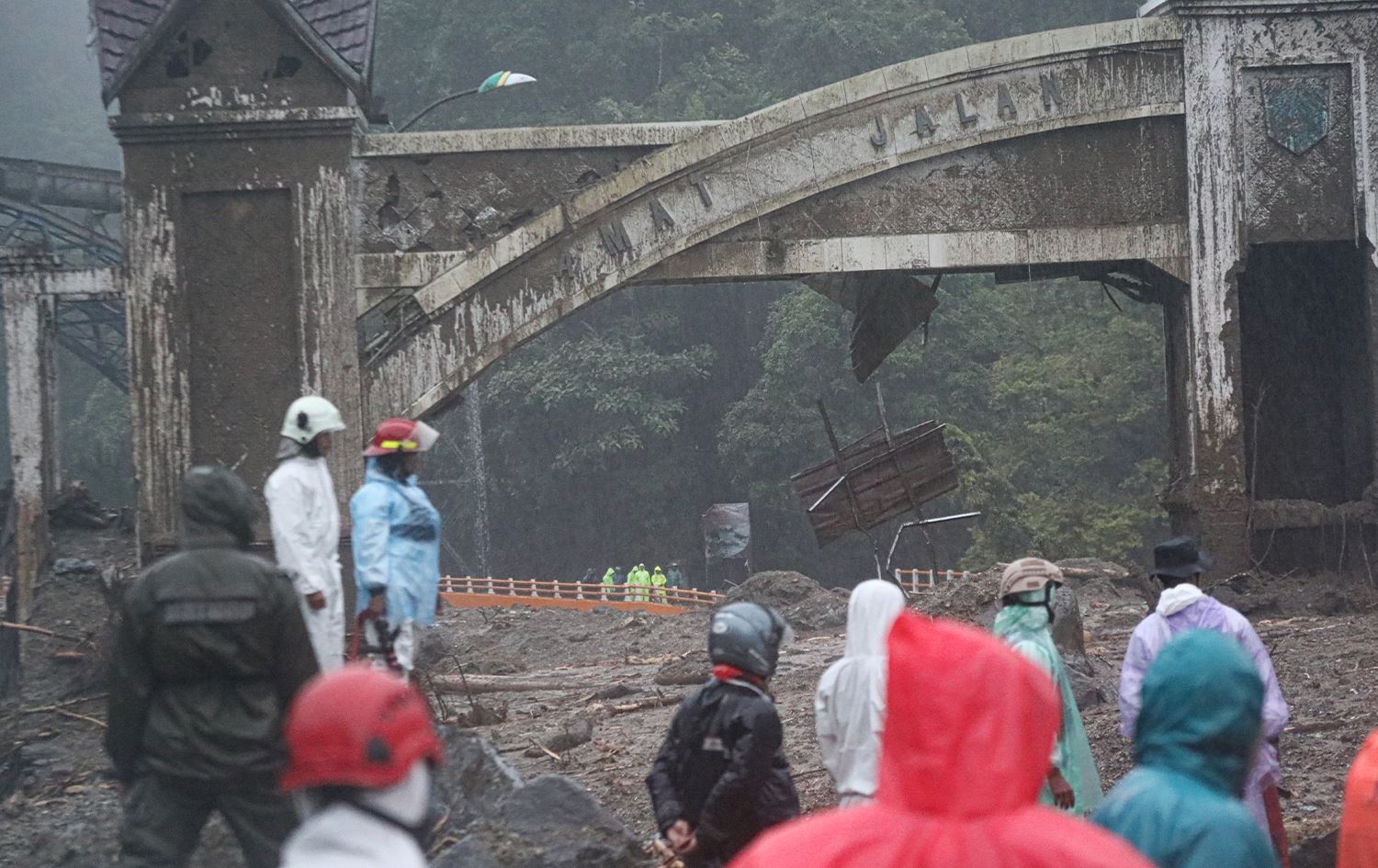 Piştî lehiyê karesata li bajarê Padang Panjangê yê Endonezyayê / Wêne: AA