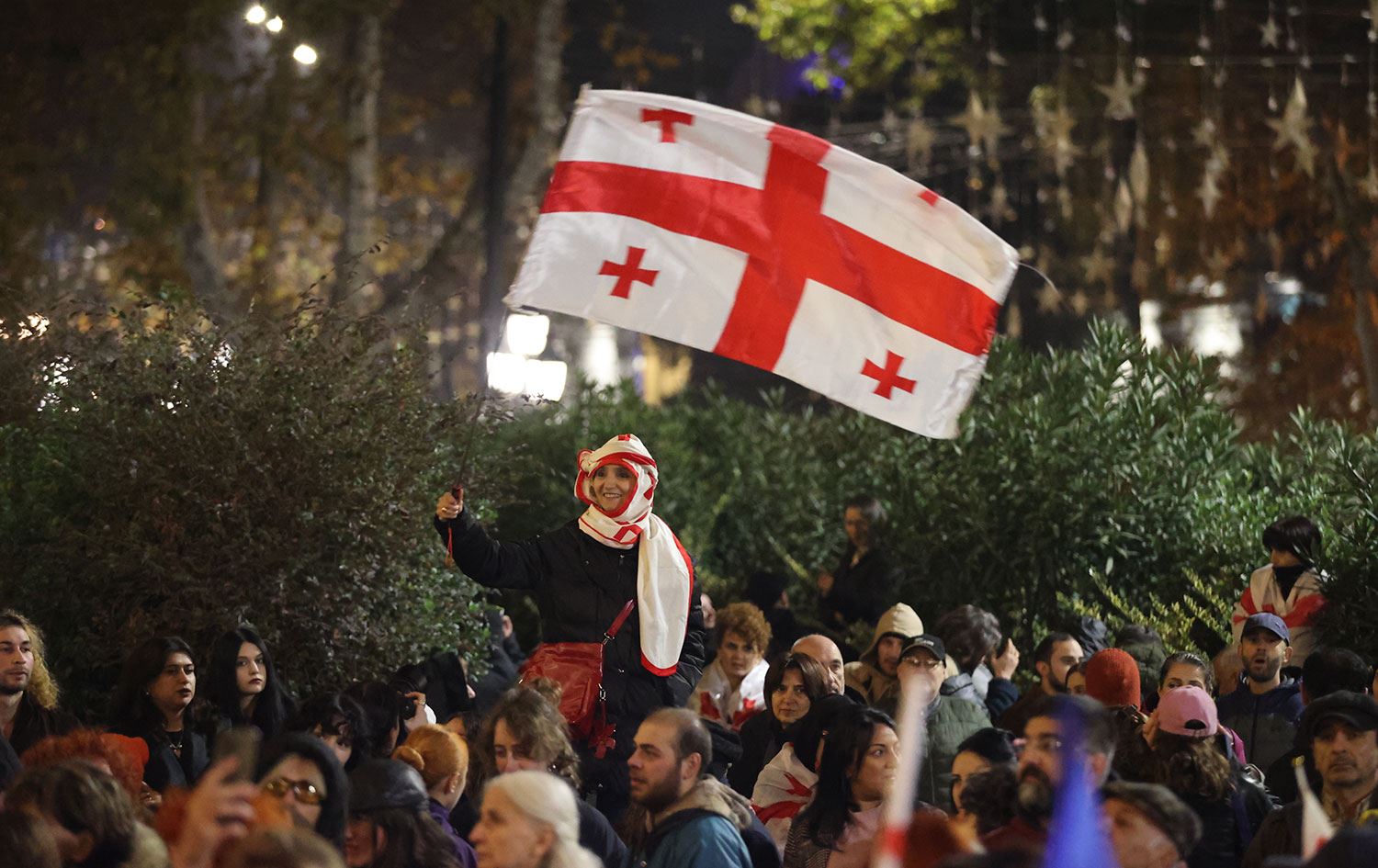 28 Kasım 2024'te başlayan gösterilerin birinci yıl dönümünde Tiflis'te protesto gösterisi düzenlendi. / AA