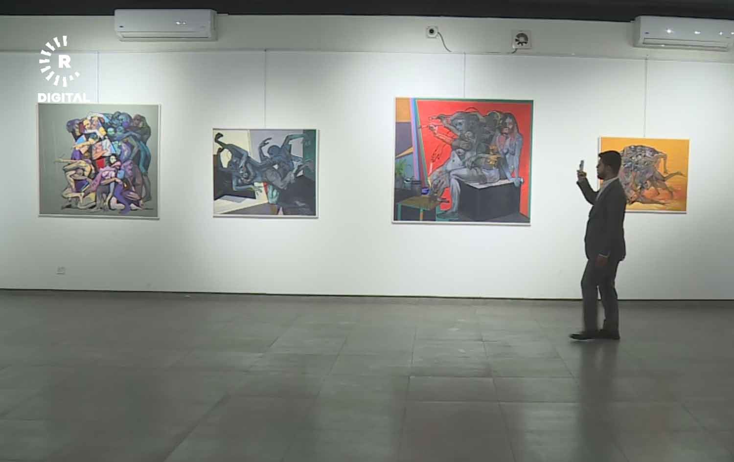 شێوەکارێکی عێراقی پێشانگەکەی پێشکێشی رۆحی قەرەنی جەمیل دەکات