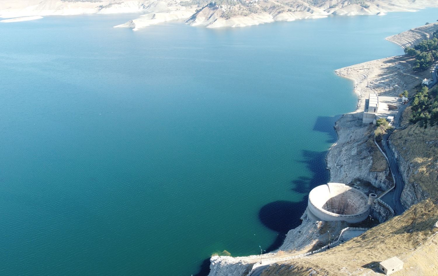 بەڕێوەبەری گشتیی بەنداوەکان: ئاستی ئاوی بەنداوەکان بۆ خوار 30٪ دابەزیوە