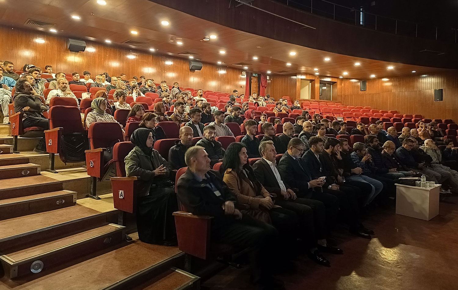 Adana’da “Bir Kürt Felsefesi: İşrakilik” konferansı düzenlendi.