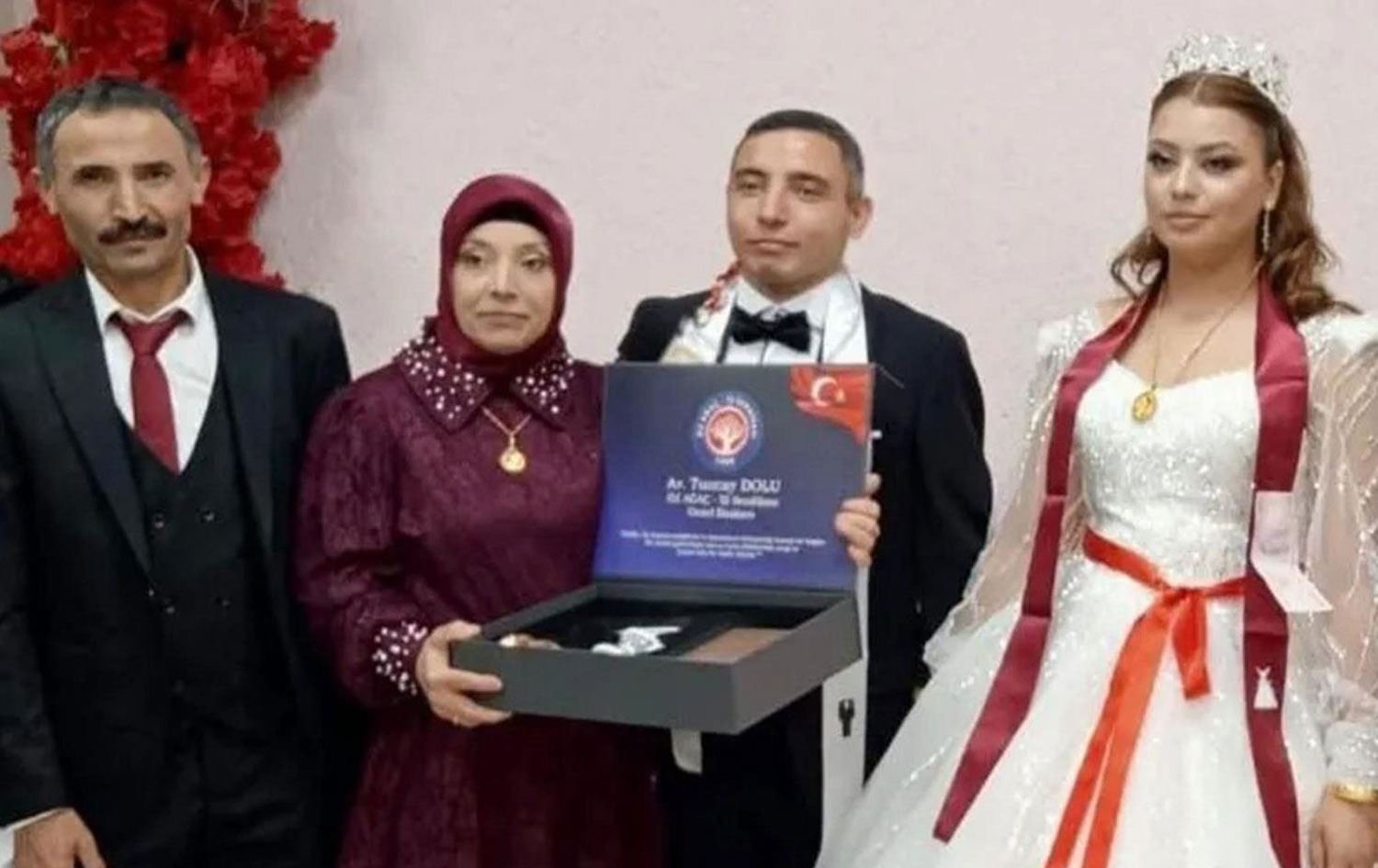 Dê û bavên zava û zava û bûk /Wêne: Torên civakî