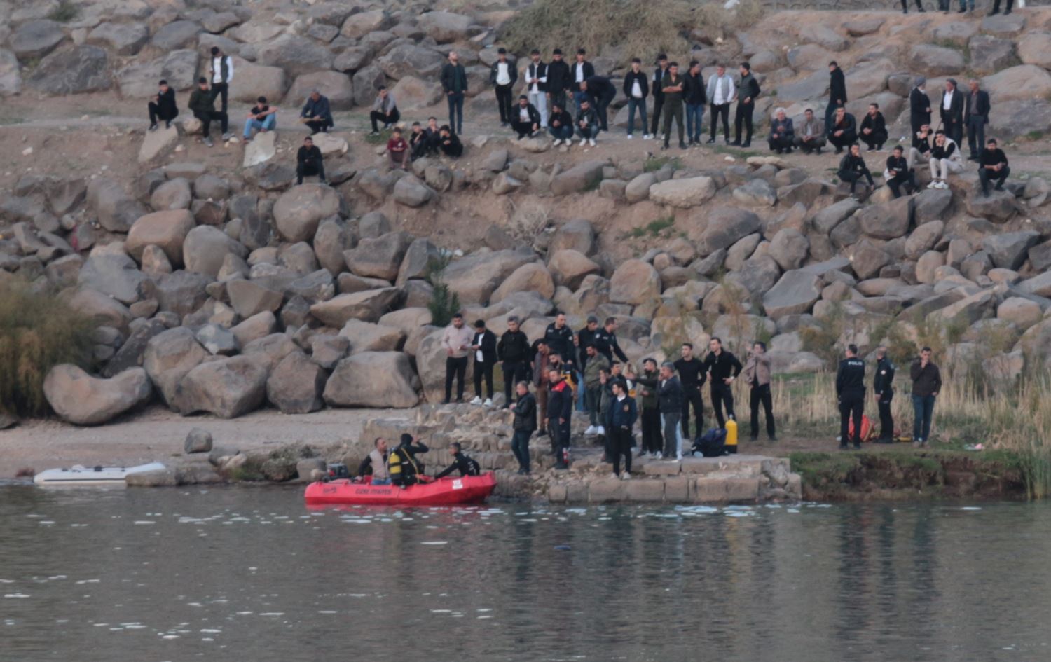 Tîm li Ahmet Erçîl digerin / Wêne: AA