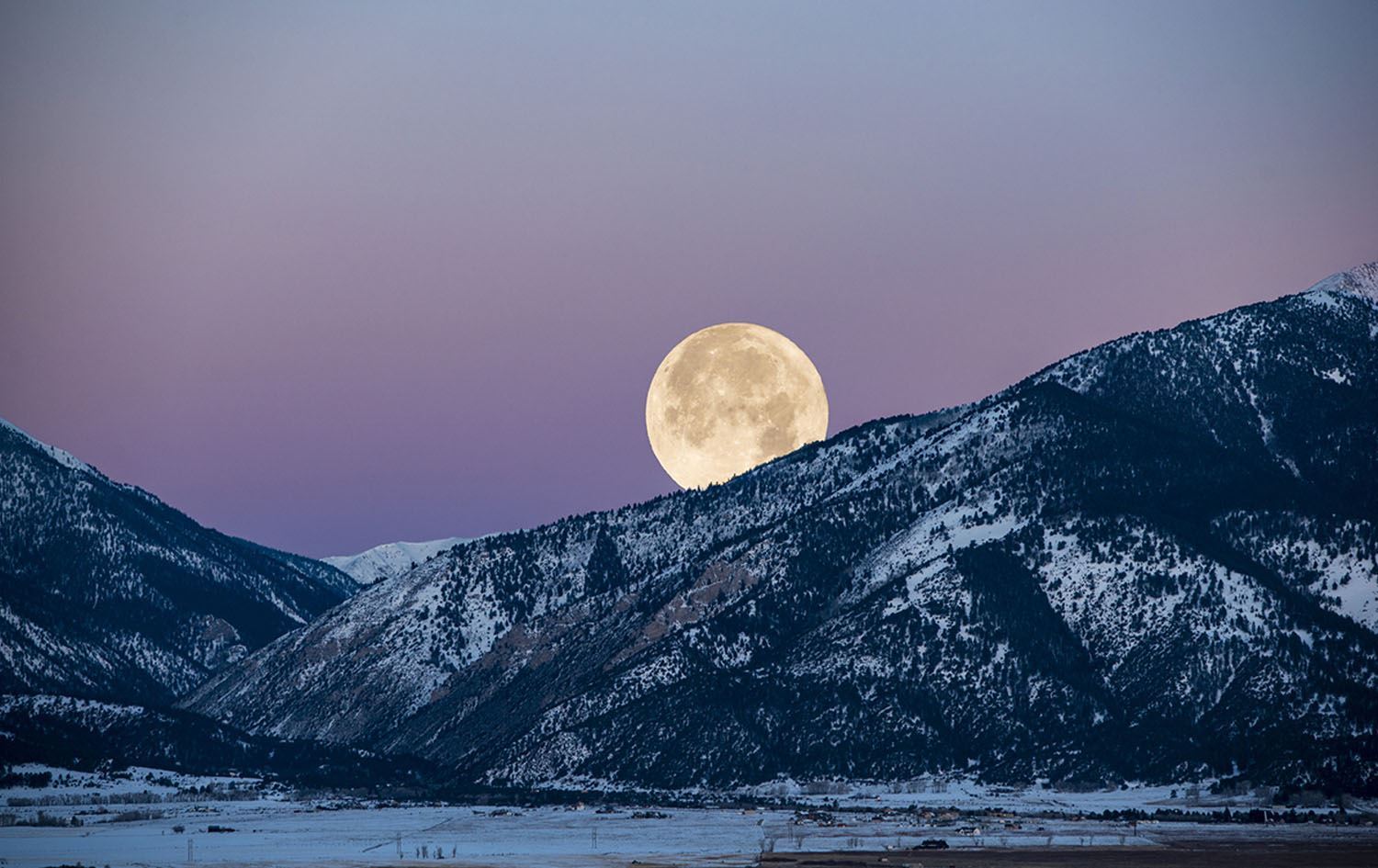 2025 yılının son dolunayı olan ve halk arasında "Soğuk Ay" olarak bilinen doğa olayı, 4 Aralık Perşembe akşamı gerçekleşecek