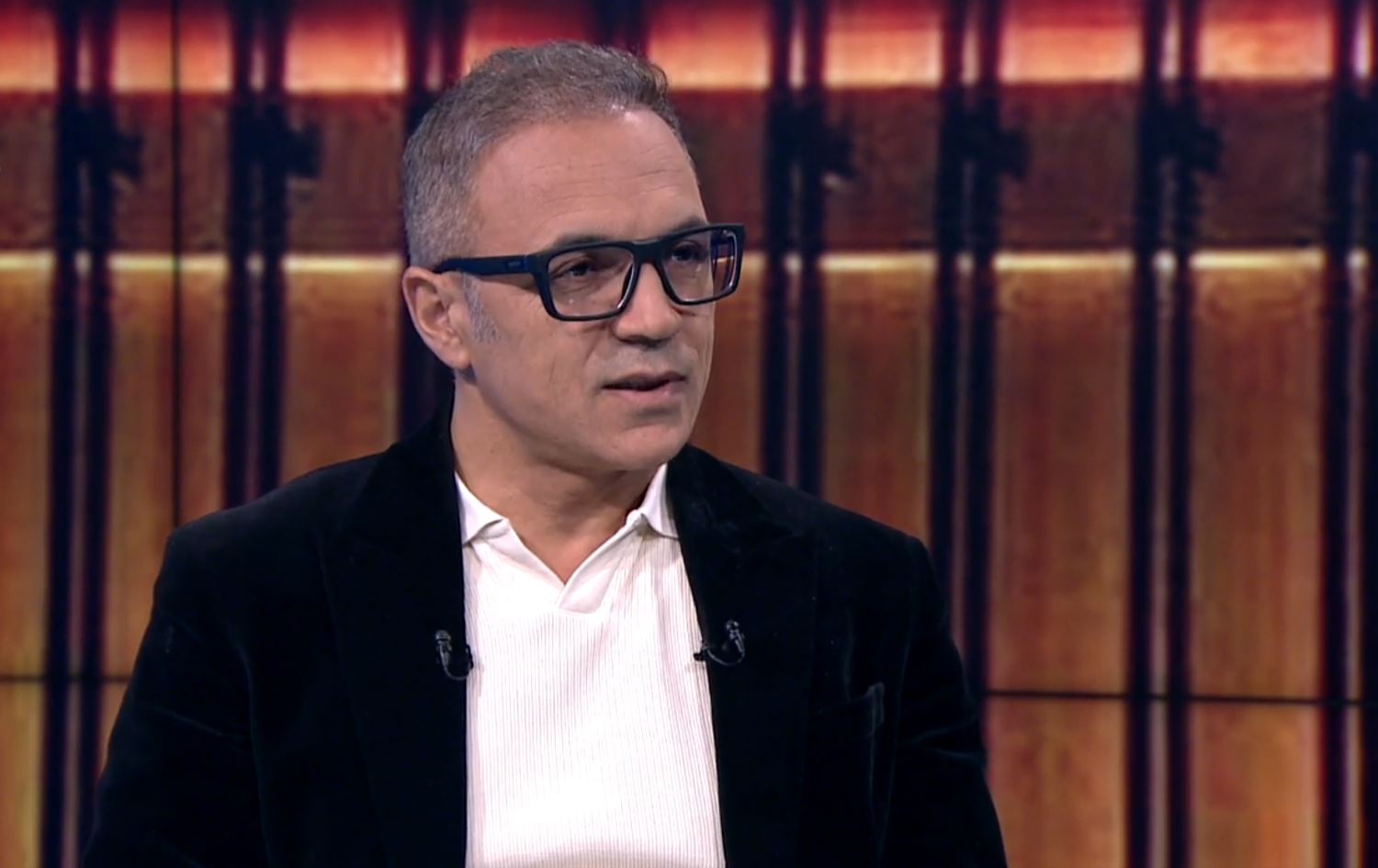  Kazim Oz b&#251; m&#234;van&#234; R&#251;daw&#234; / W&#234;ne: Ji ber d&#238;menan