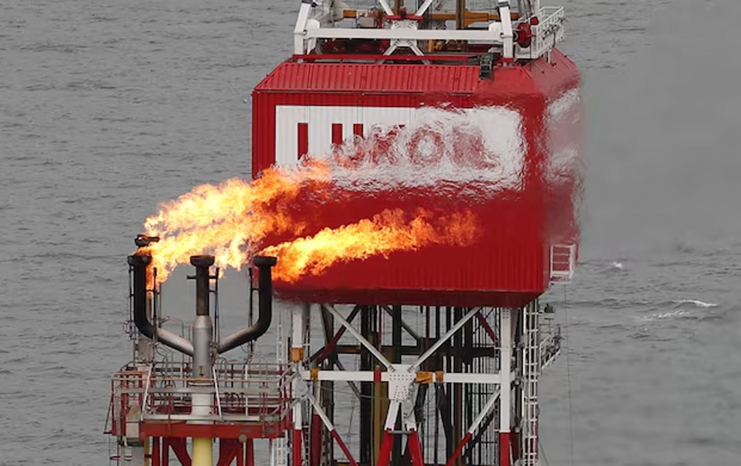 ABD, Lukoil'in Rusya dışındaki benzin istasyonlarına geçici yaptırım muafiyeti sağladı