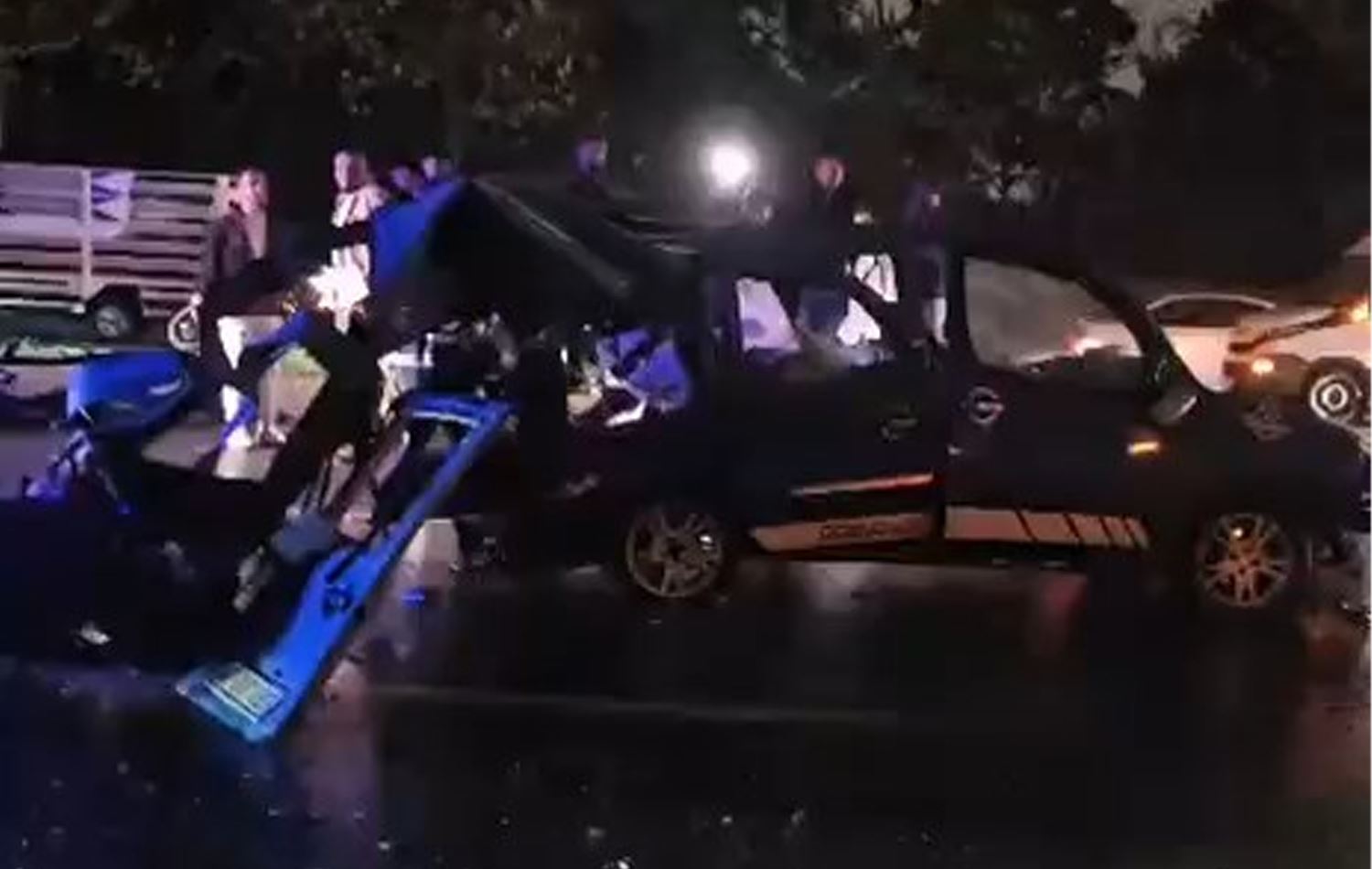 Başakşehir'de zincirleme trafik kazası: Ölü ve yaralılar var