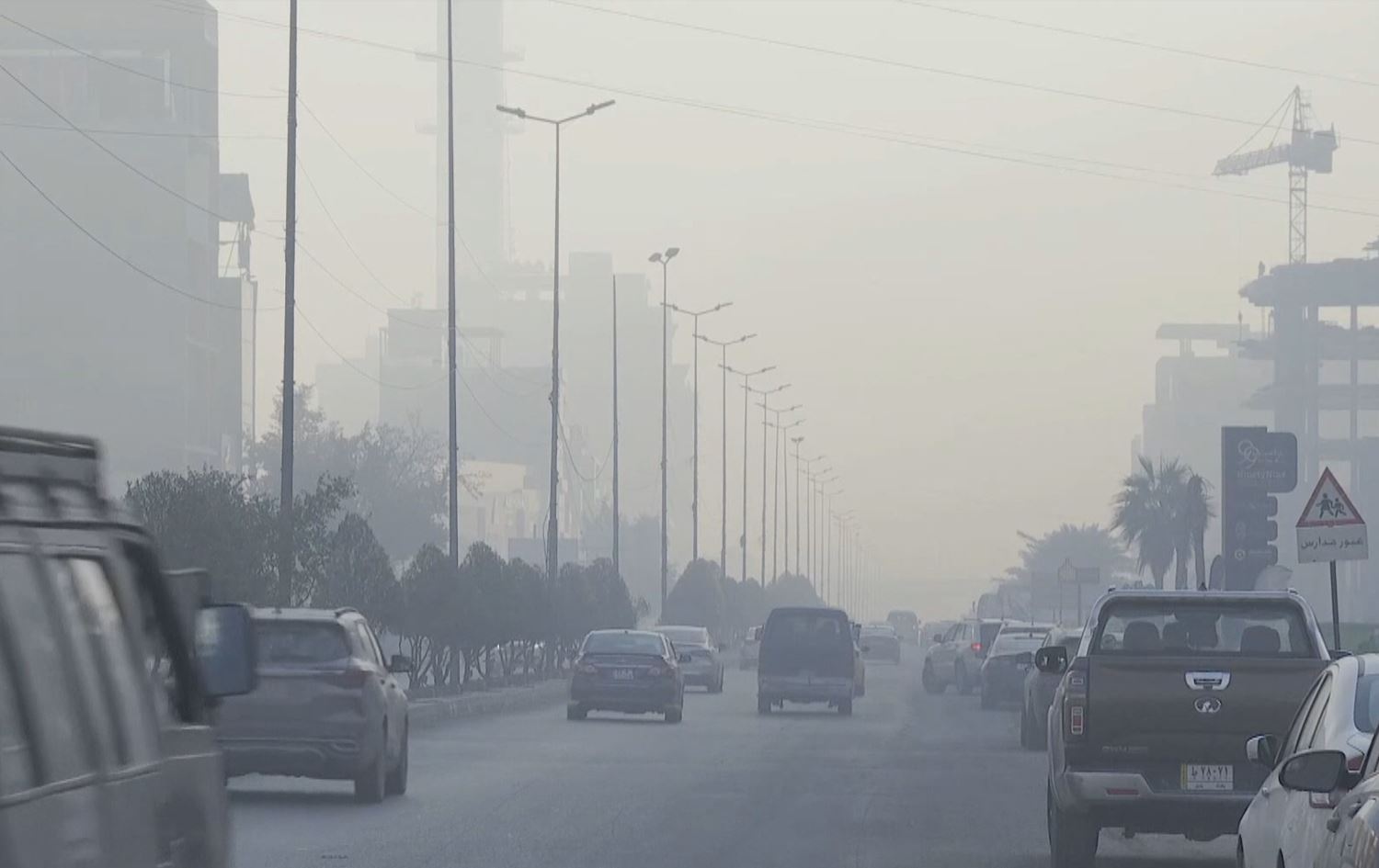 لایەنە پەیوەندیدارەکان هۆکاری ئەم دۆخە بۆ سووتاندنی زبڵ، دووکەڵی موەلیدە و کارگەکان دەگەڕێننەوە