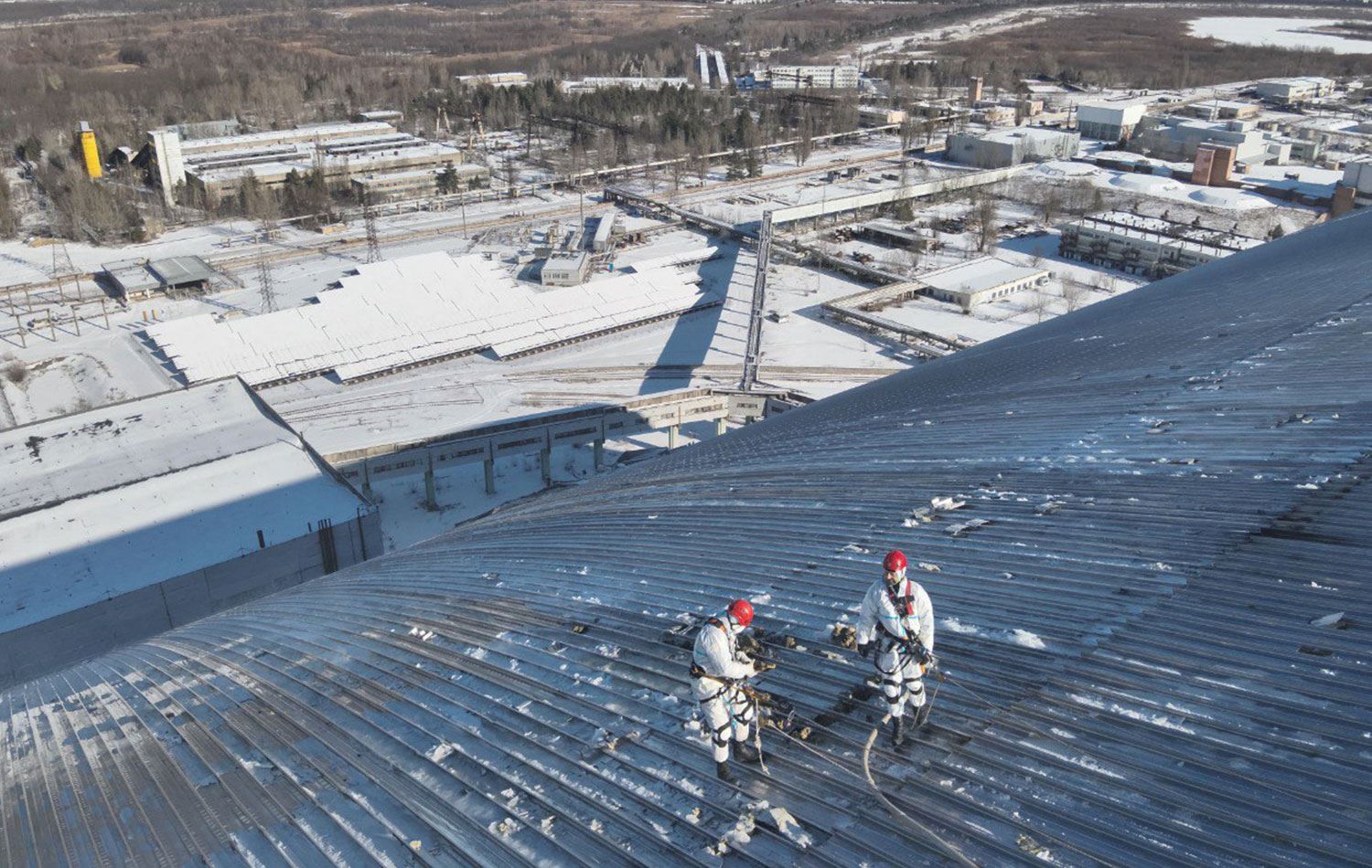 14 Şubat'ta Çernobil'de gerçekleşen ve hasara yol açan İHA saldırısının ardından görüntülenen 4 numaralı reaktör. Fotoğraf Ukrayna Acil Durum Servisi tarafından 17 Şubat 2025'te yayınlandı. / AFP