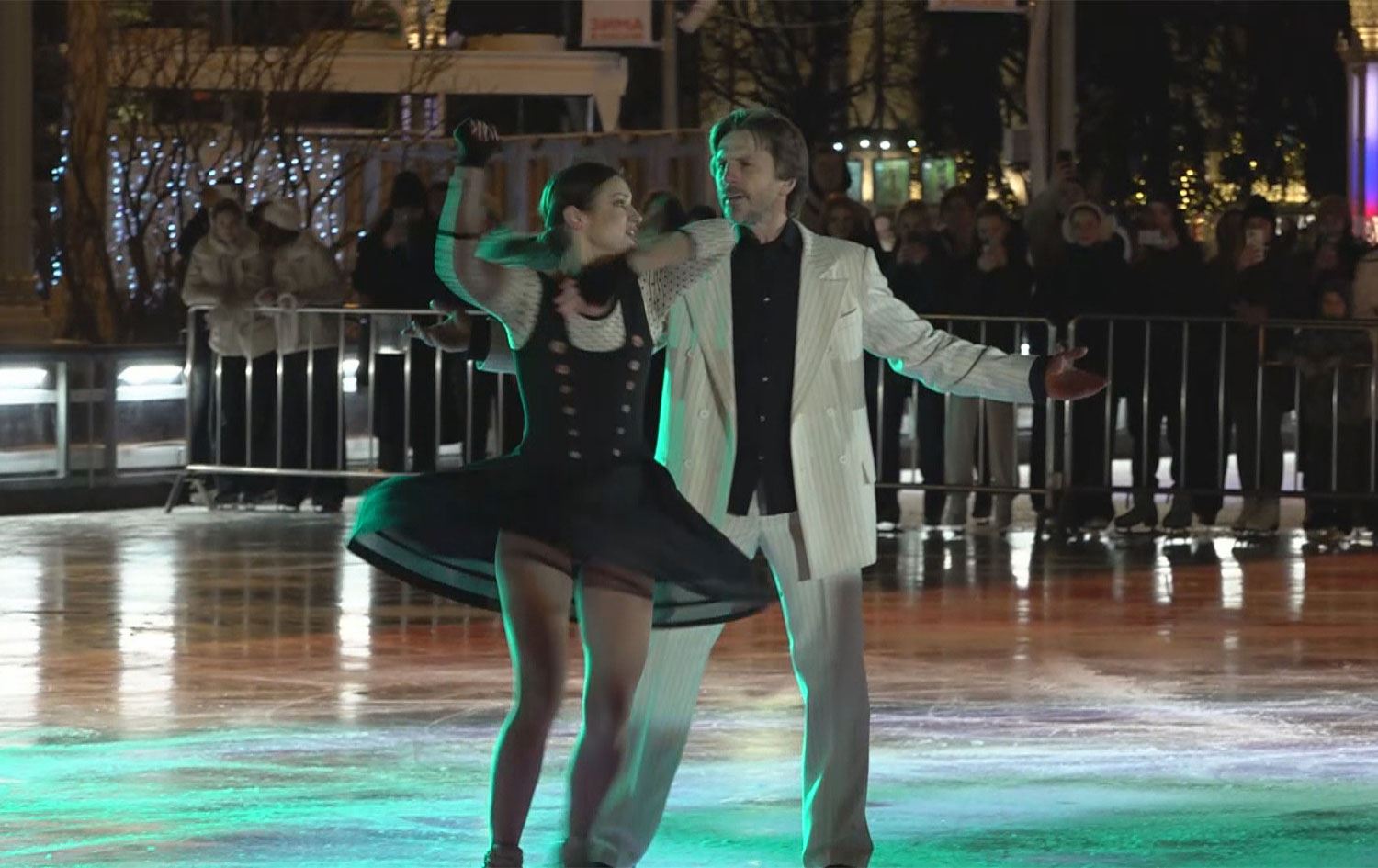 گەورەترین گۆڕەپانی خلیسکێنەی سەر بەفر لە مۆسکۆ کرایەوە