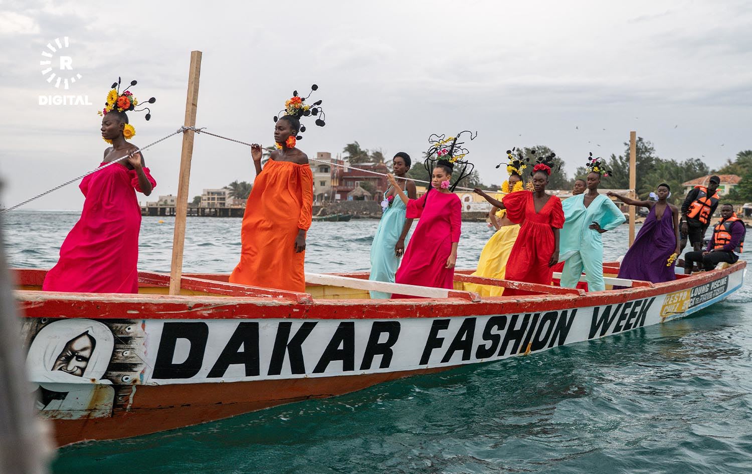 داکار جیاوازتر لە پایتەختەکانی فاشن دیزاینەکانی لە نێو بەلەم نمایش دەکات