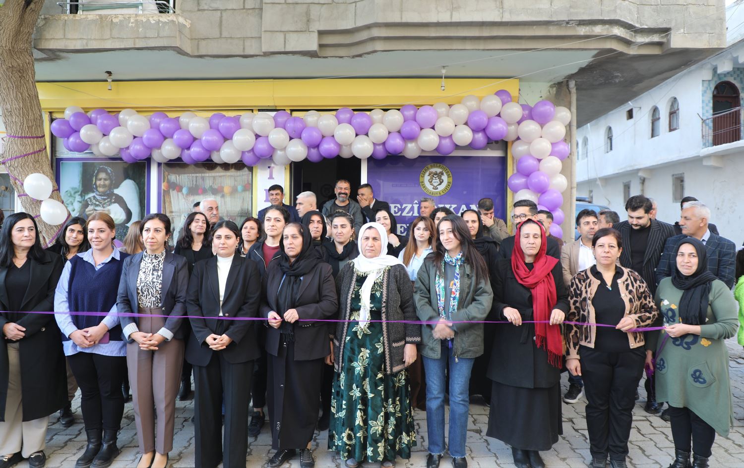 Şaredariyê ji bo malbatên feqîr dikaneke alîkariyê vekir / Wêne: Şaredariya Cizîrê 