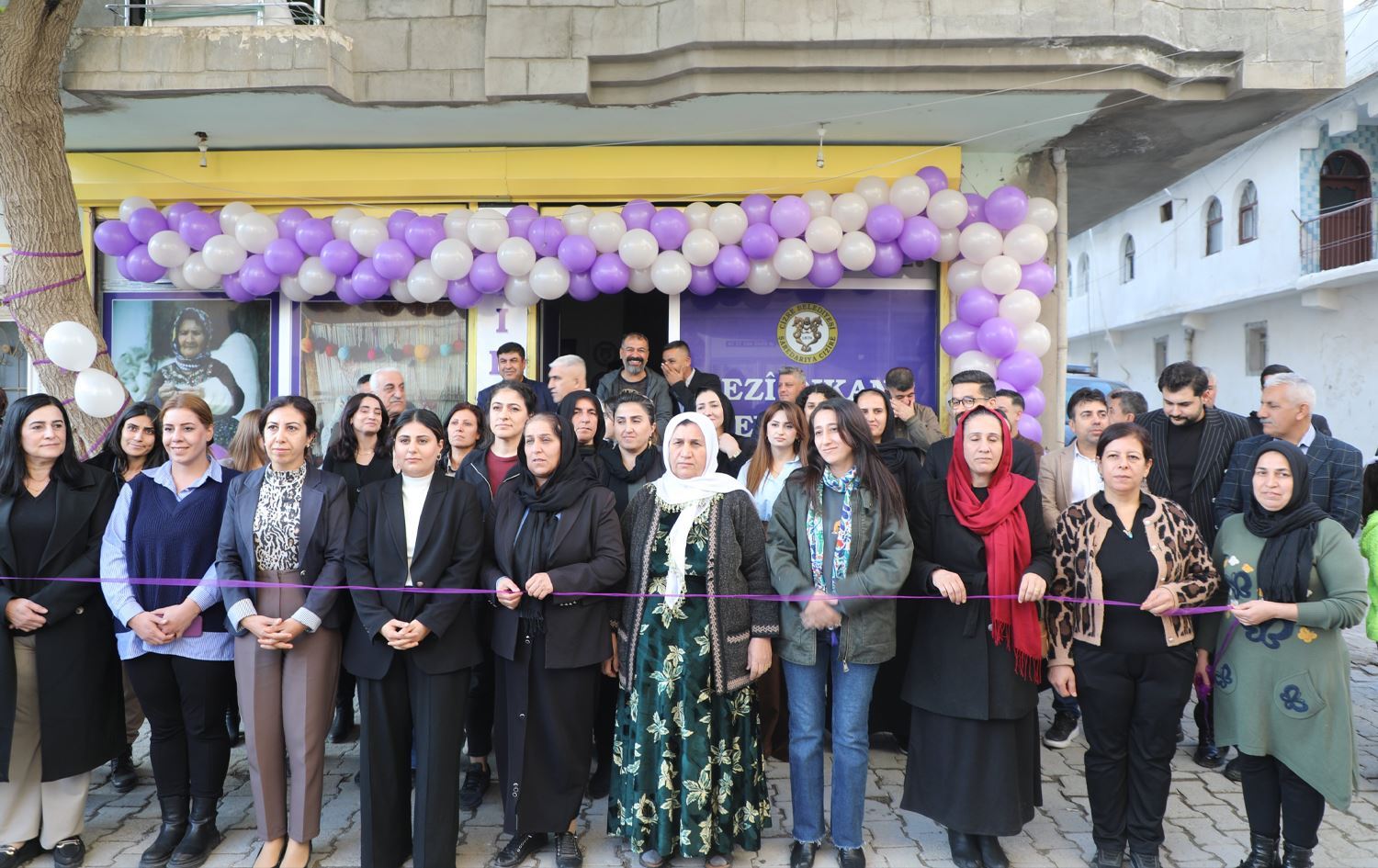 Cizre Belediyesi dar gelirliler için mağaza açtı