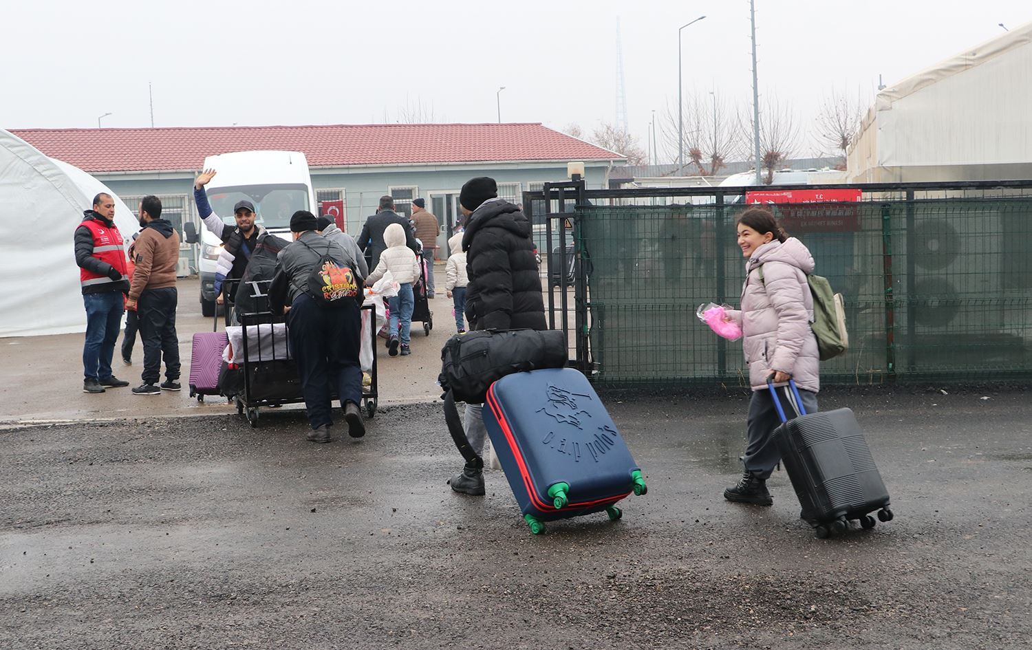 Koçberên Sûriyeyê yên ku ji Tirkiyeyê vedigerin /Wêne: Arşîv
