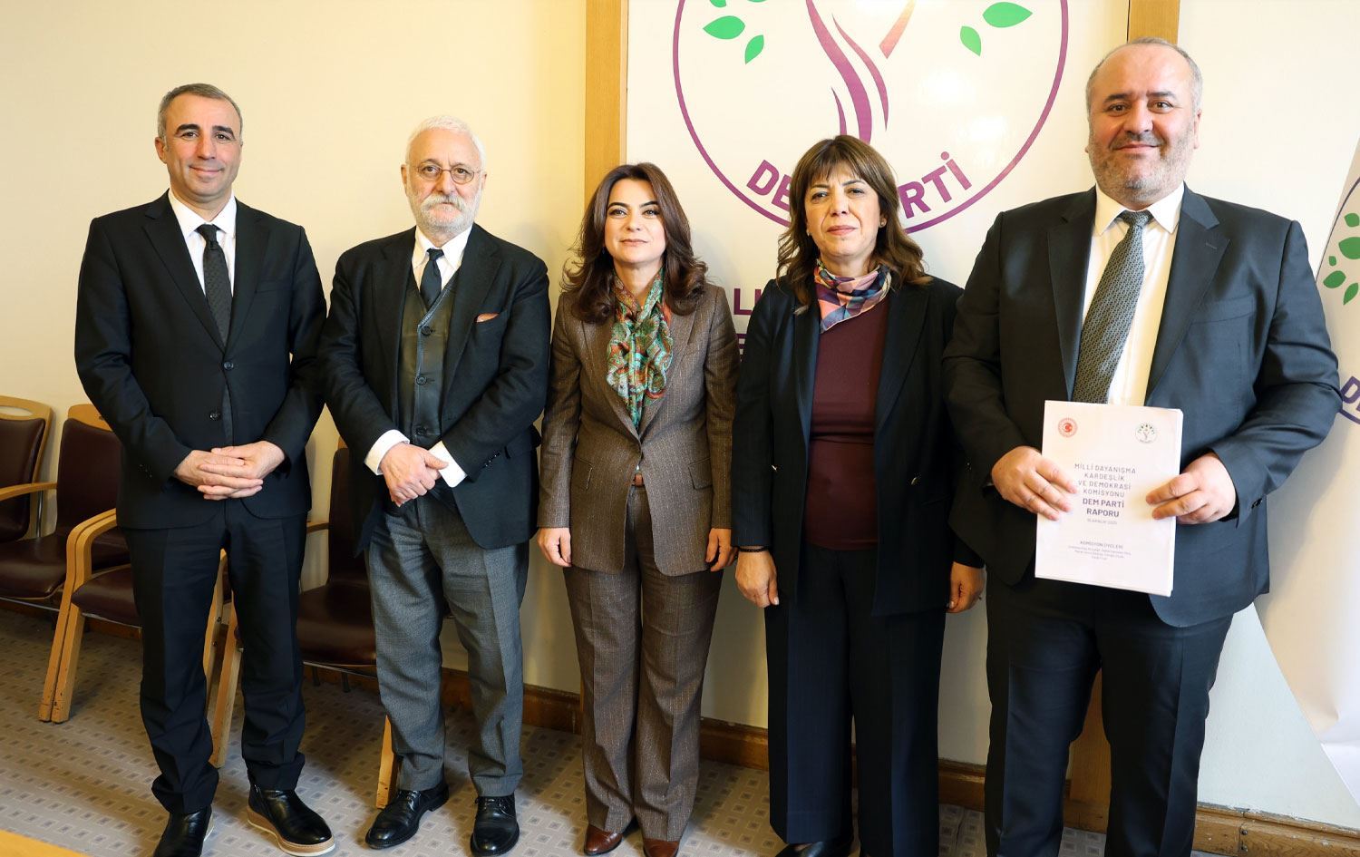 DEM Partiyê raporek radestî Parlamentoyê Tirkiyeyê kir / Wêne: DEM Partî