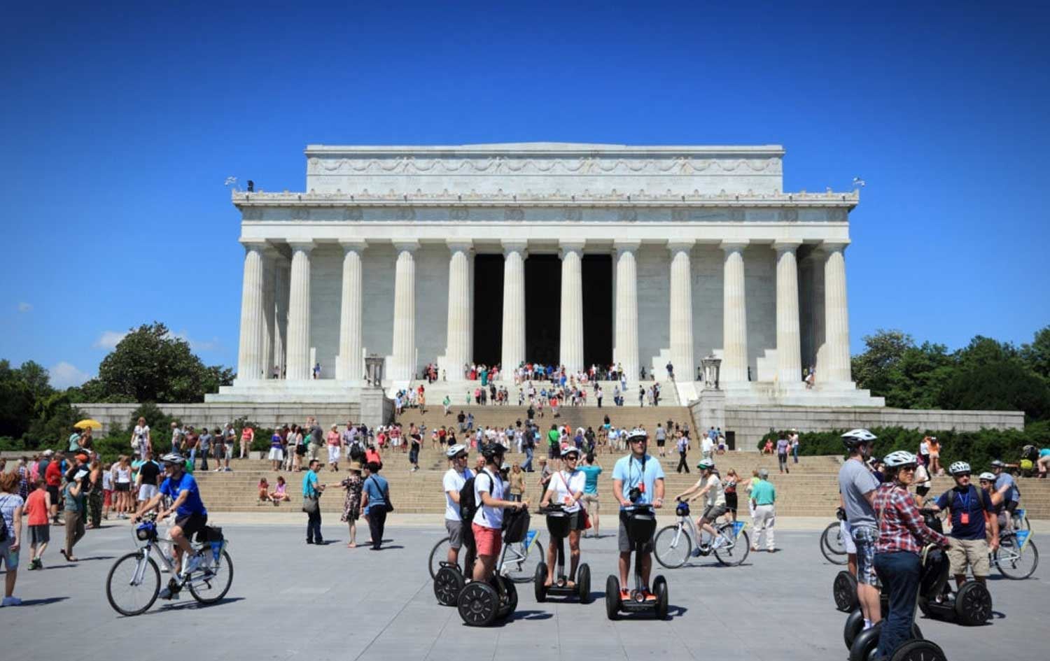 ئەمریکا بەنیازە گەشتیاران ناچار بکات زانیاریی کەسی ئاشکرا بکەن