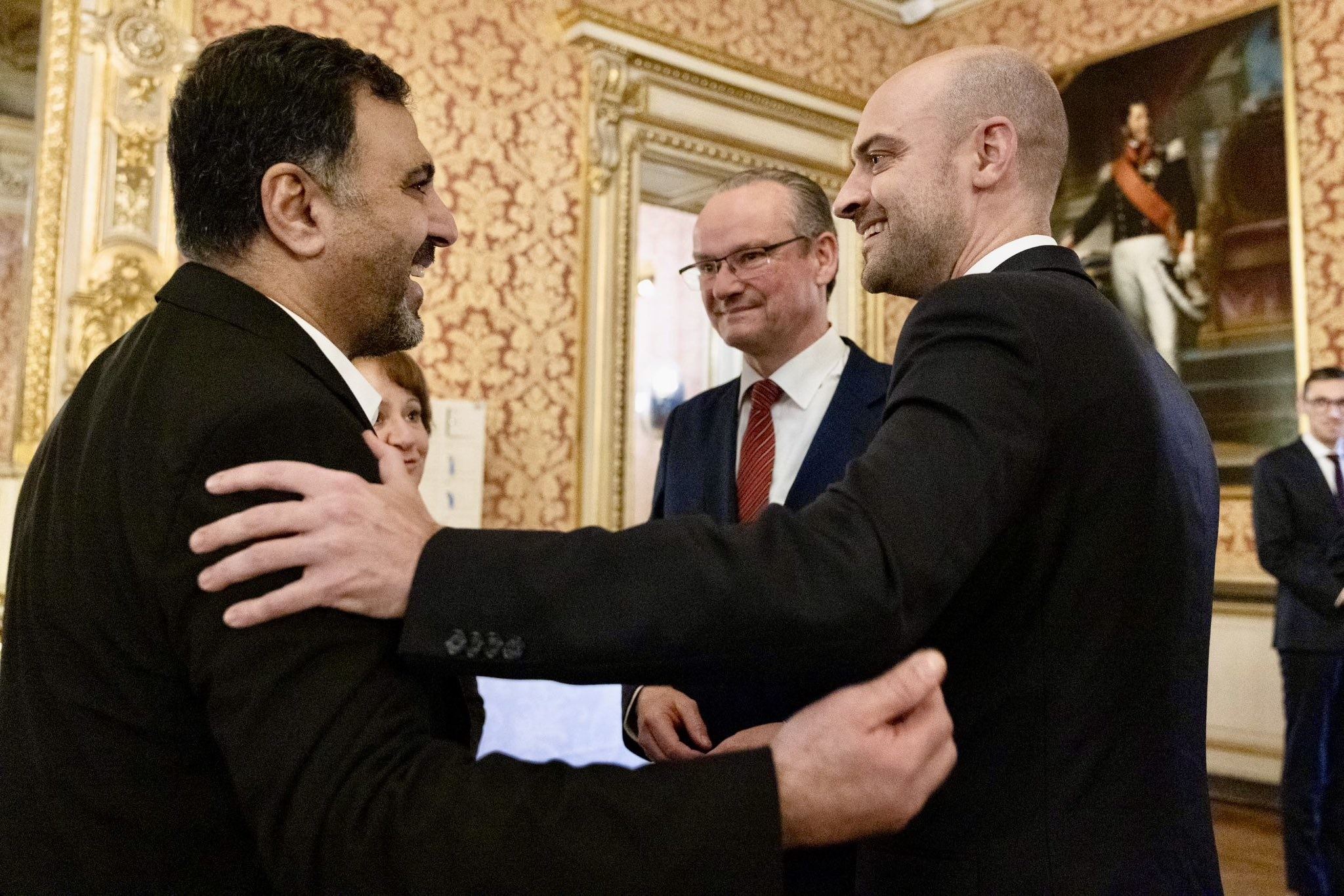 Syrian whistleblower Farid al-Madhan - also known as Caesar - (left), German Minister of State Gunther Krichbaum (middle) and French Foreign Minister Jean-Noel Barrot (right) pictured during an the Franco-German Prize for Human Rights and the Rule of Law in Paris on December 11, 2025. Photo: JnBarrot/X