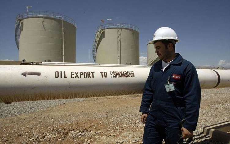 کارمەندێکی کۆمپانیای دی ئێن ئۆ لە کێڵگەی نەوتی پێشابوور.